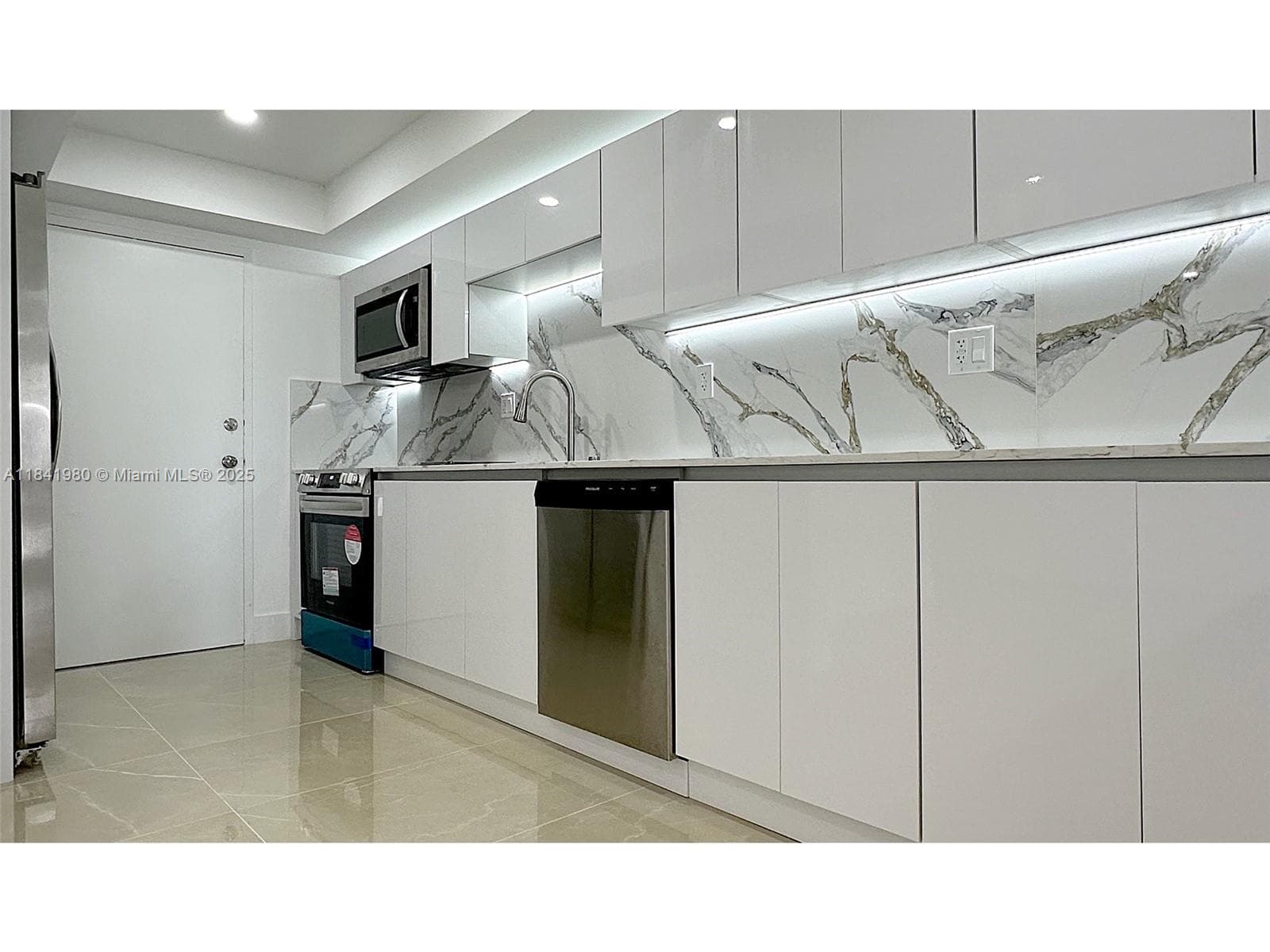 18071 Biscayne Blvd # 1202, Aventura FL 33160 — 3