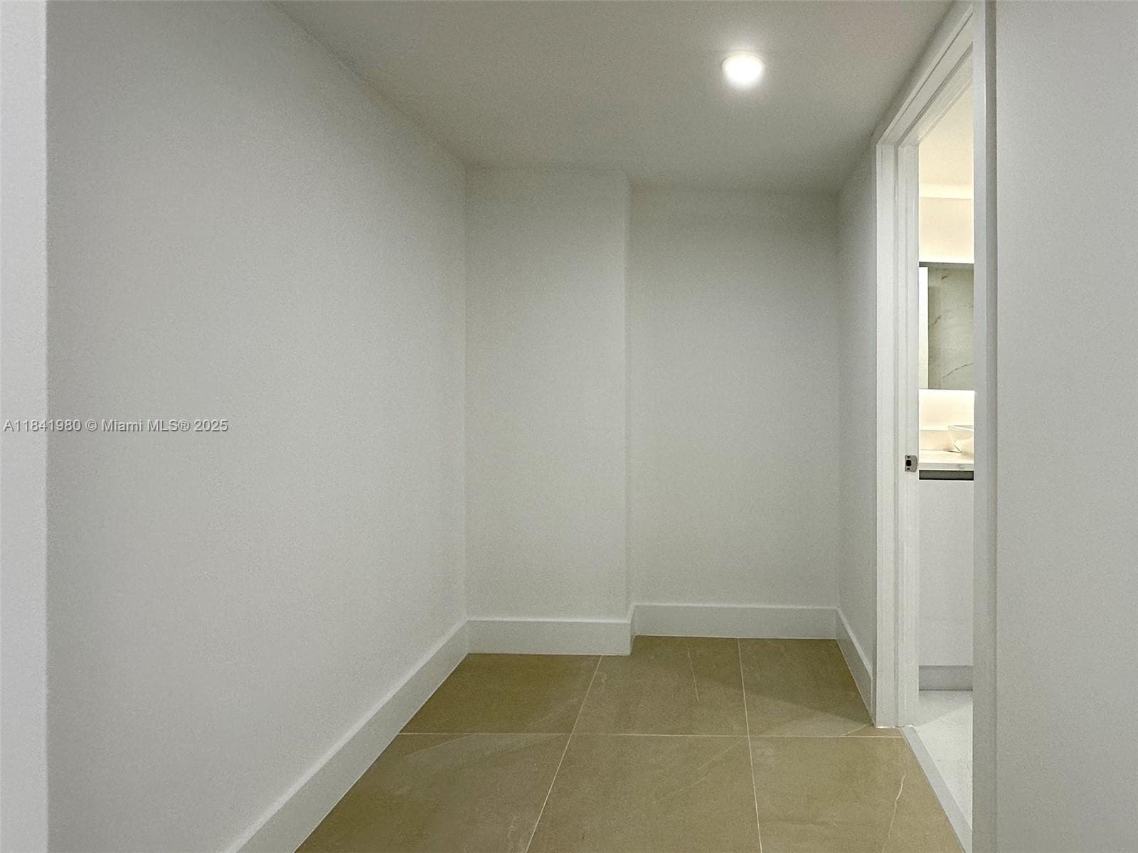 18071 Biscayne Blvd # 1202, Aventura FL 33160 — 34