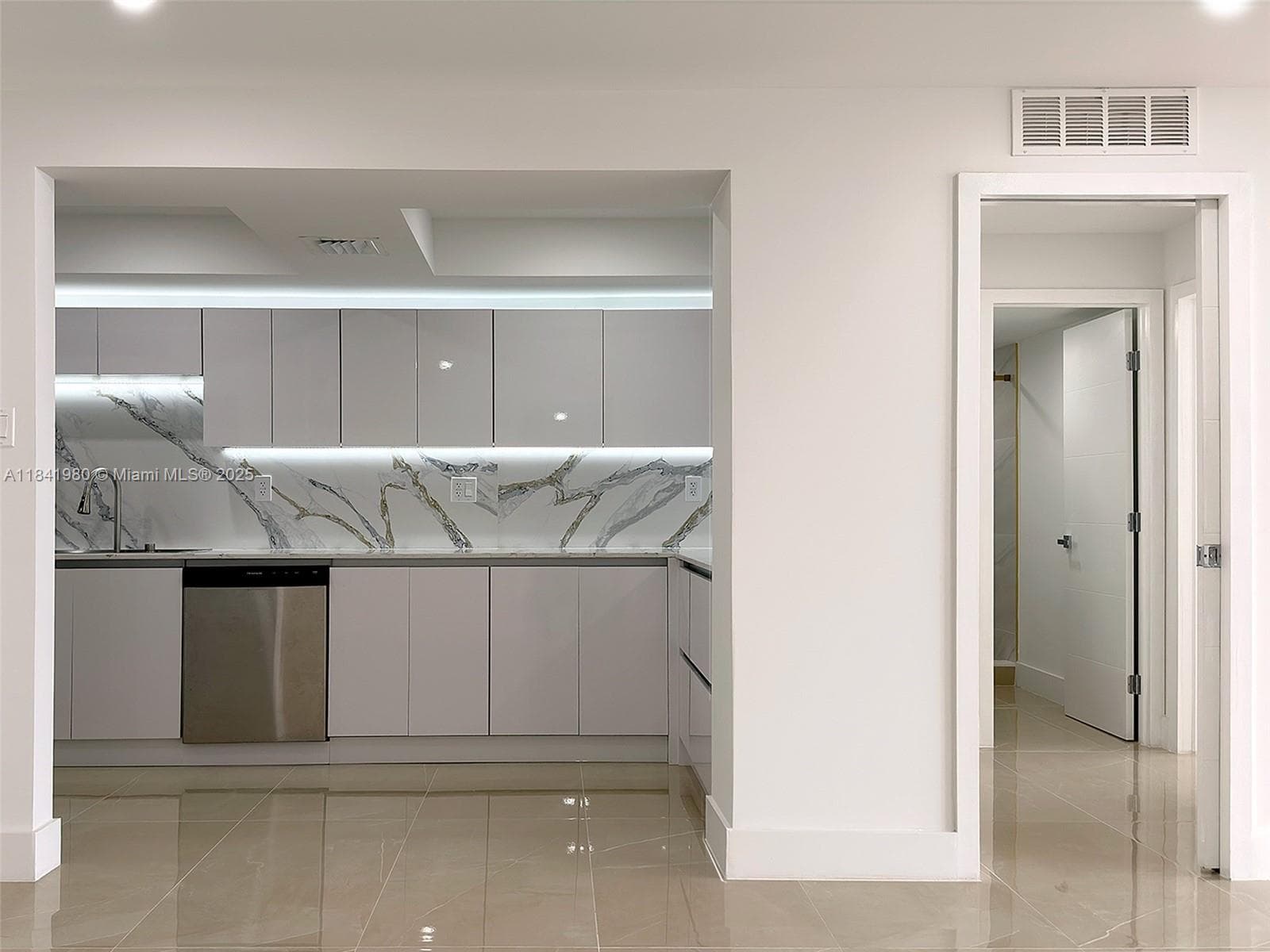18071 Biscayne Blvd # 1202, Aventura FL 33160 — 4