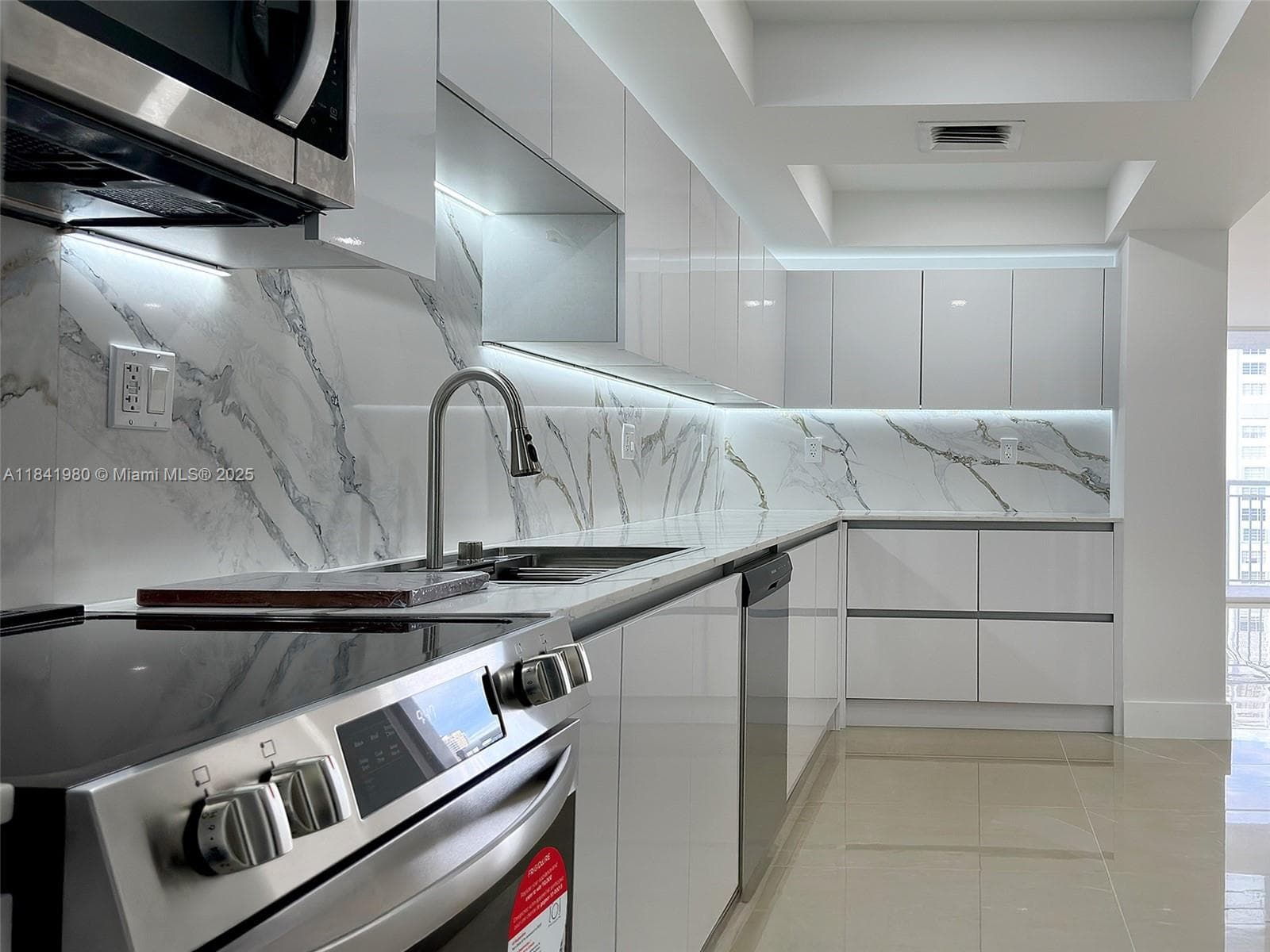18071 Biscayne Blvd # 1202, Aventura FL 33160 — 8