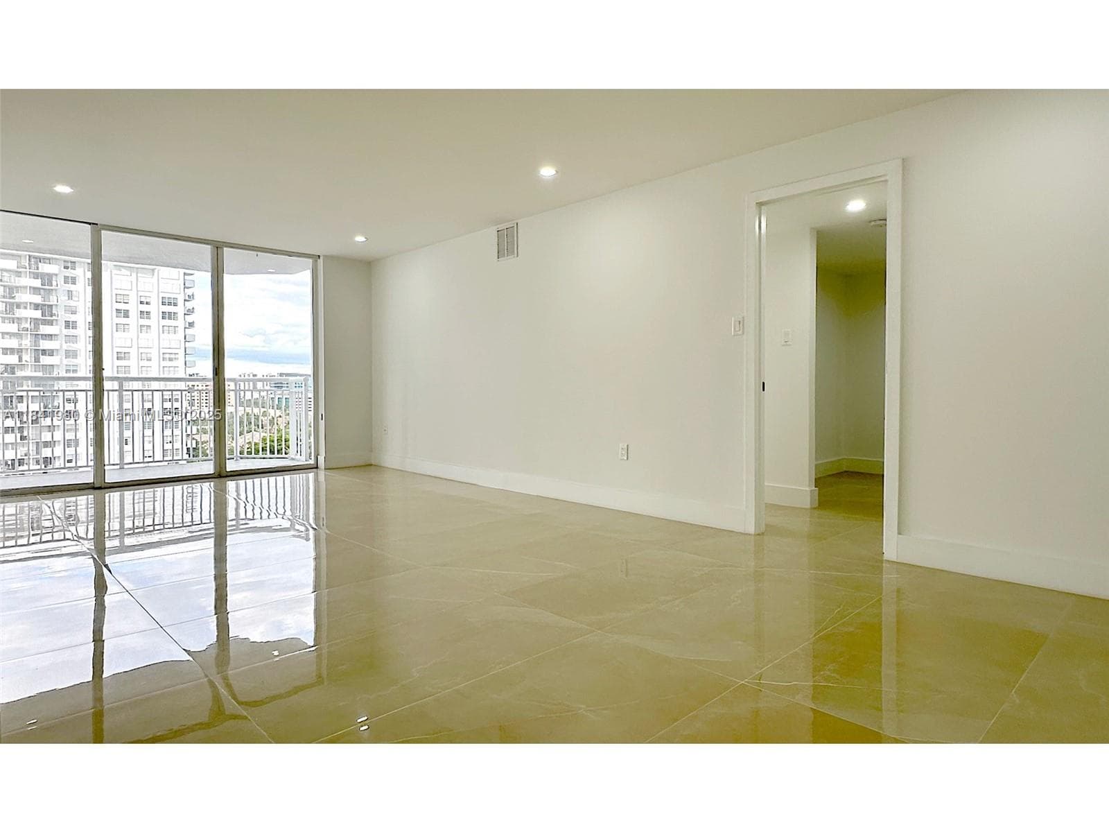 18071 Biscayne Blvd # 1202, Aventura FL 33160 — 25