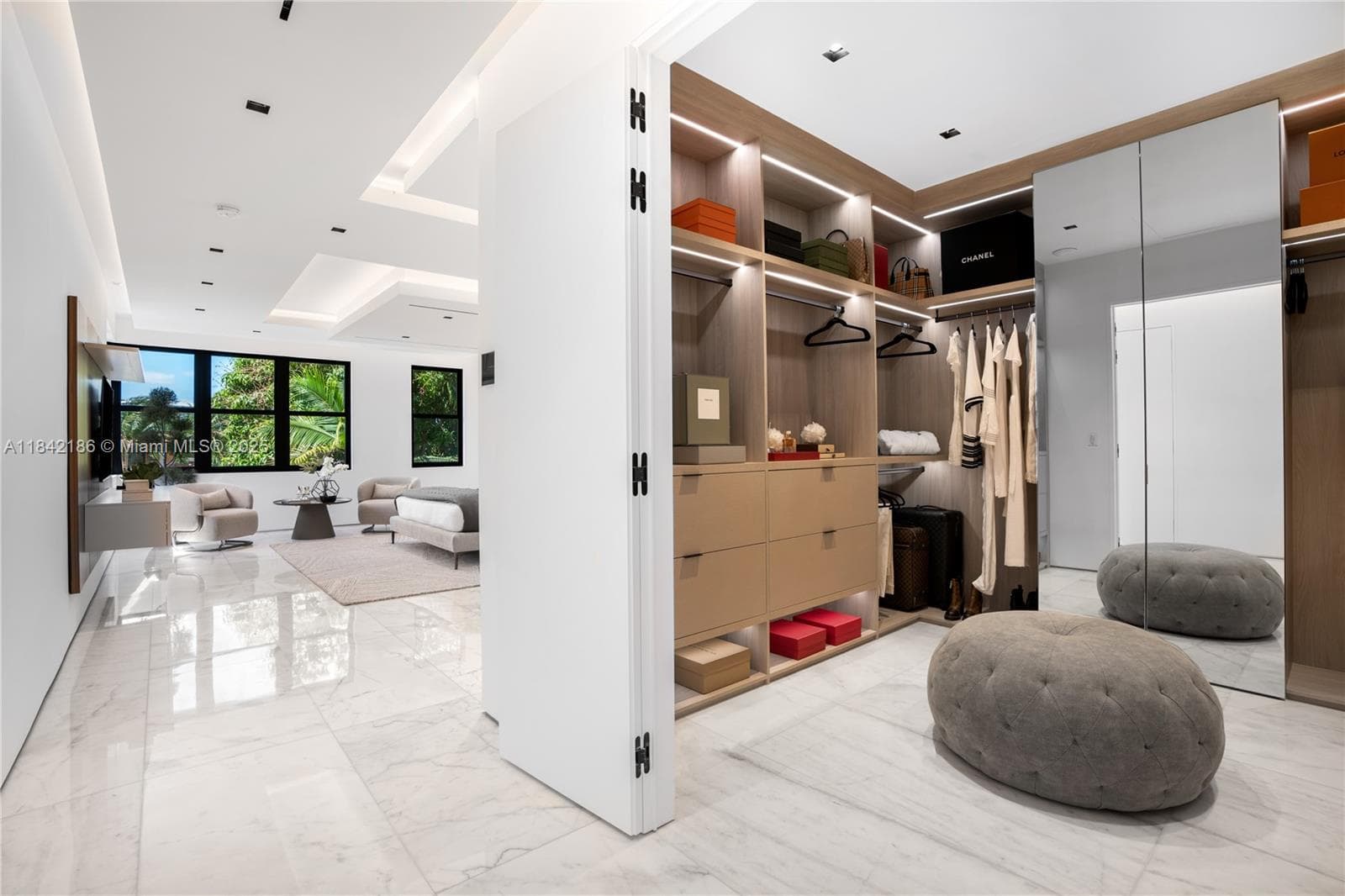 4241 Palm Ln, Miami FL 33137 — 53
