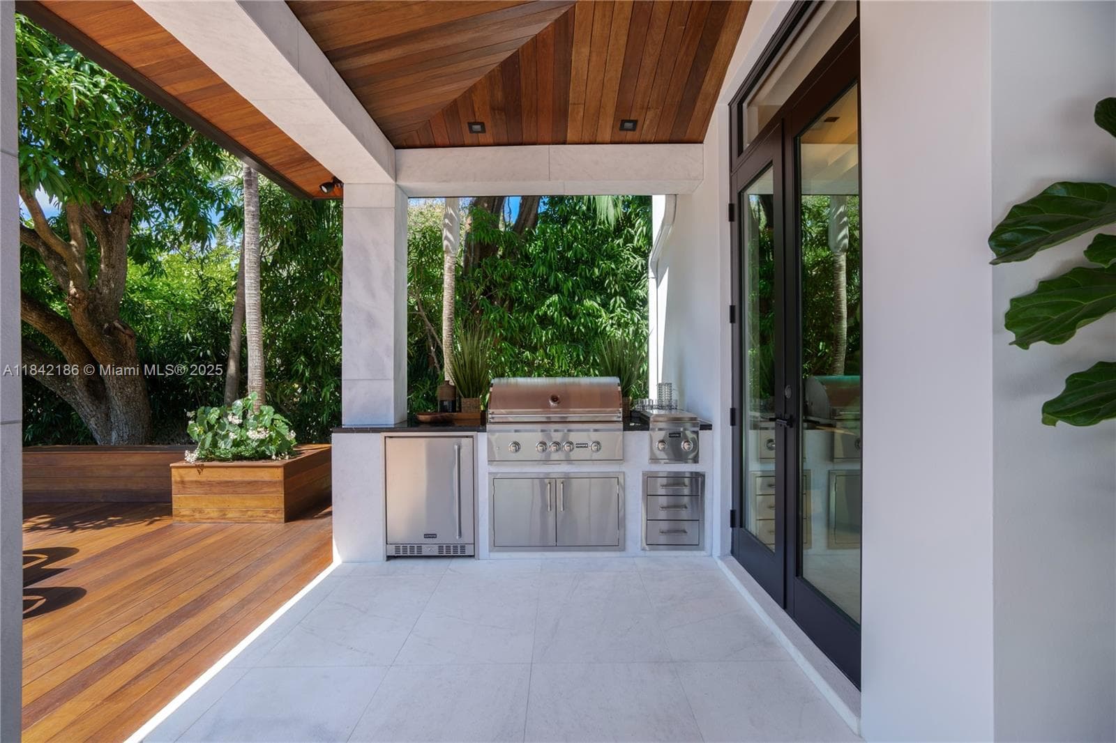 4241 Palm Ln, Miami FL 33137 — 83
