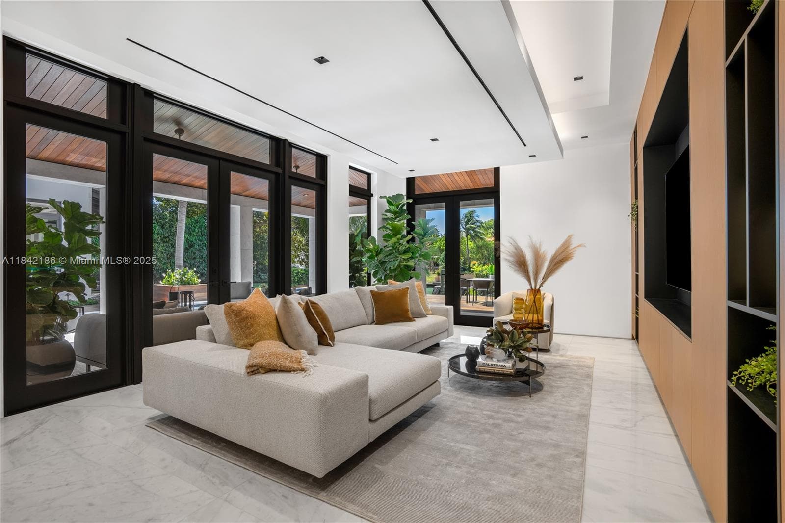 4241 Palm Ln, Miami FL 33137 — 8