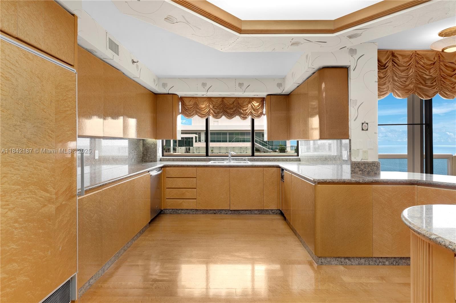 5757 Collins Ave # 4, Miami Beach FL 33140 — 15
