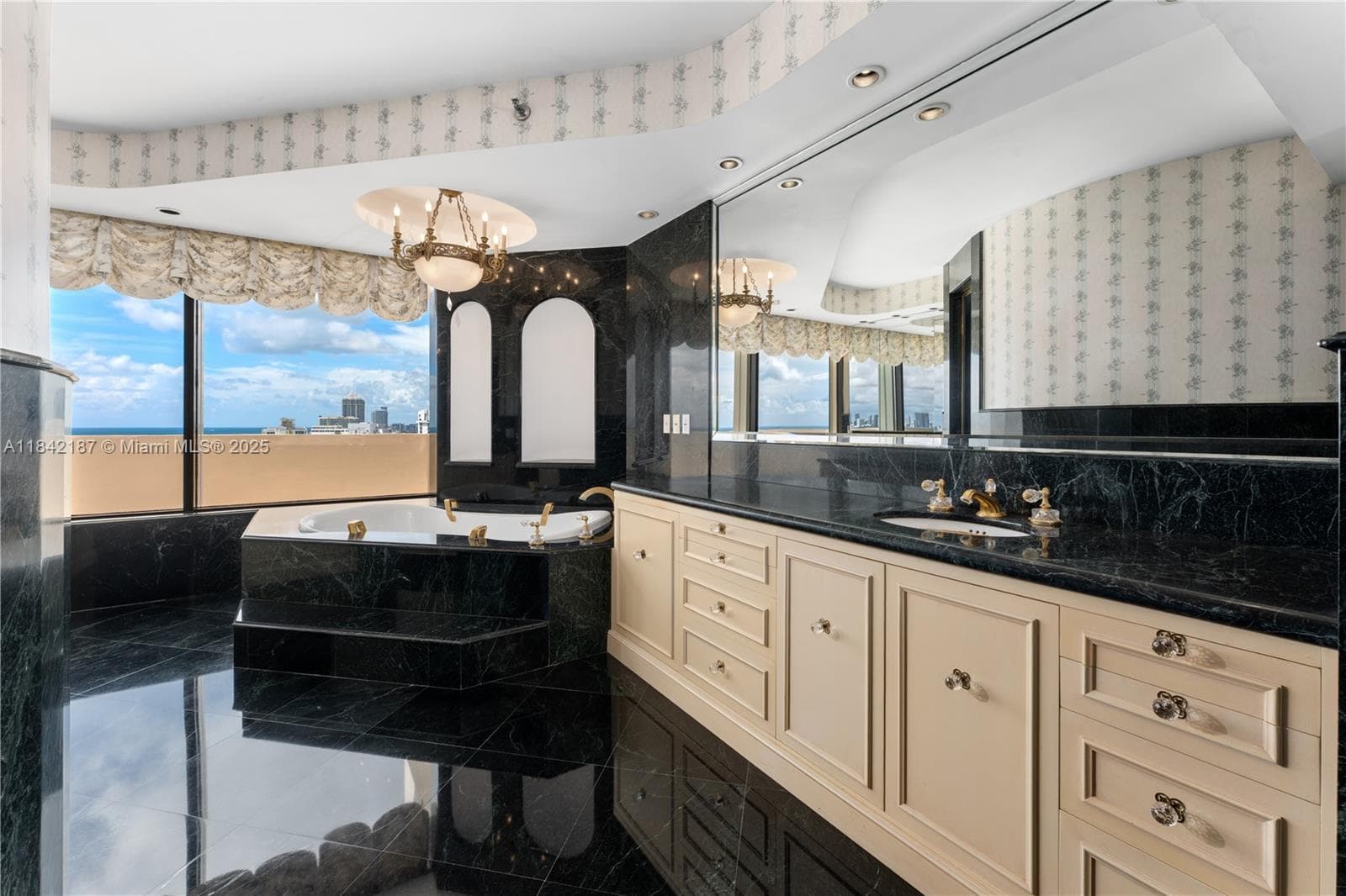 5757 Collins Ave # 4, Miami Beach FL 33140 — 19