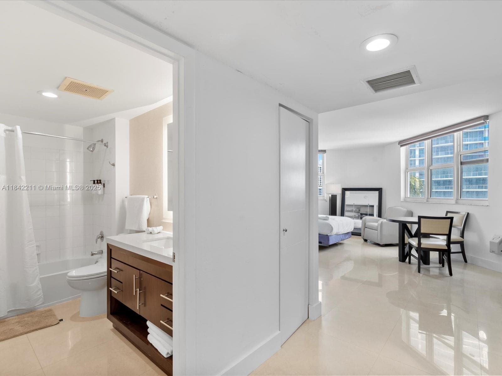 17375 Collins Ave # 808, Sunny Isles Beach FL 33160 — 33