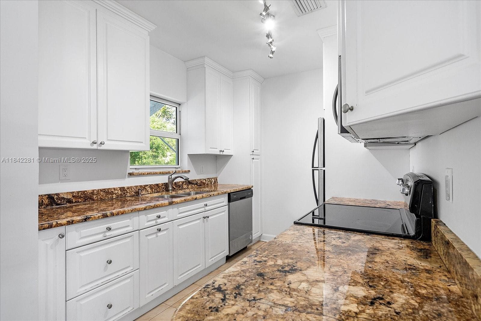 8826 Emerson Ave, Surfside FL 33154 — 7