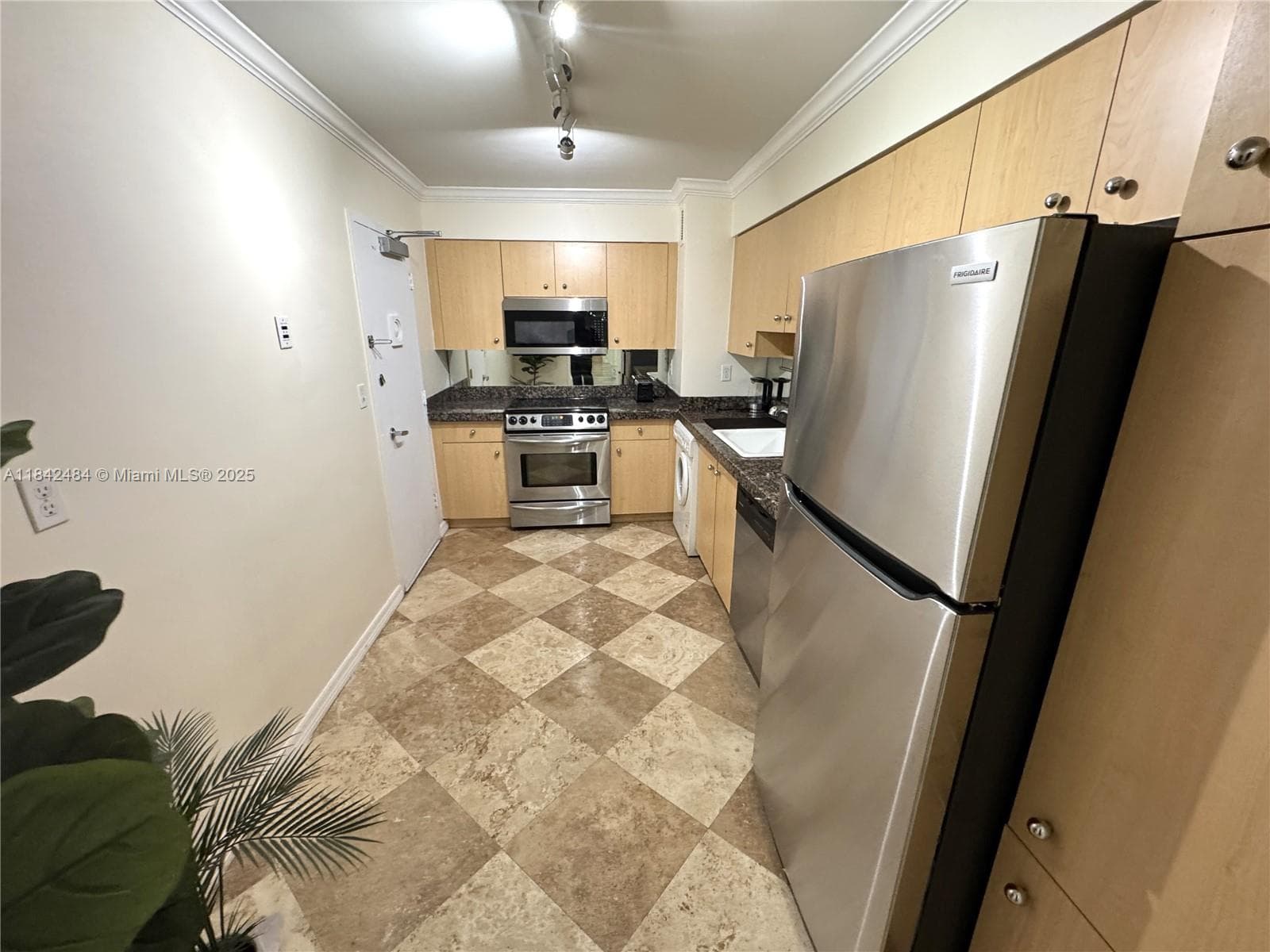 9195 Collins Ave # 912, Surfside FL 33154 — 6
