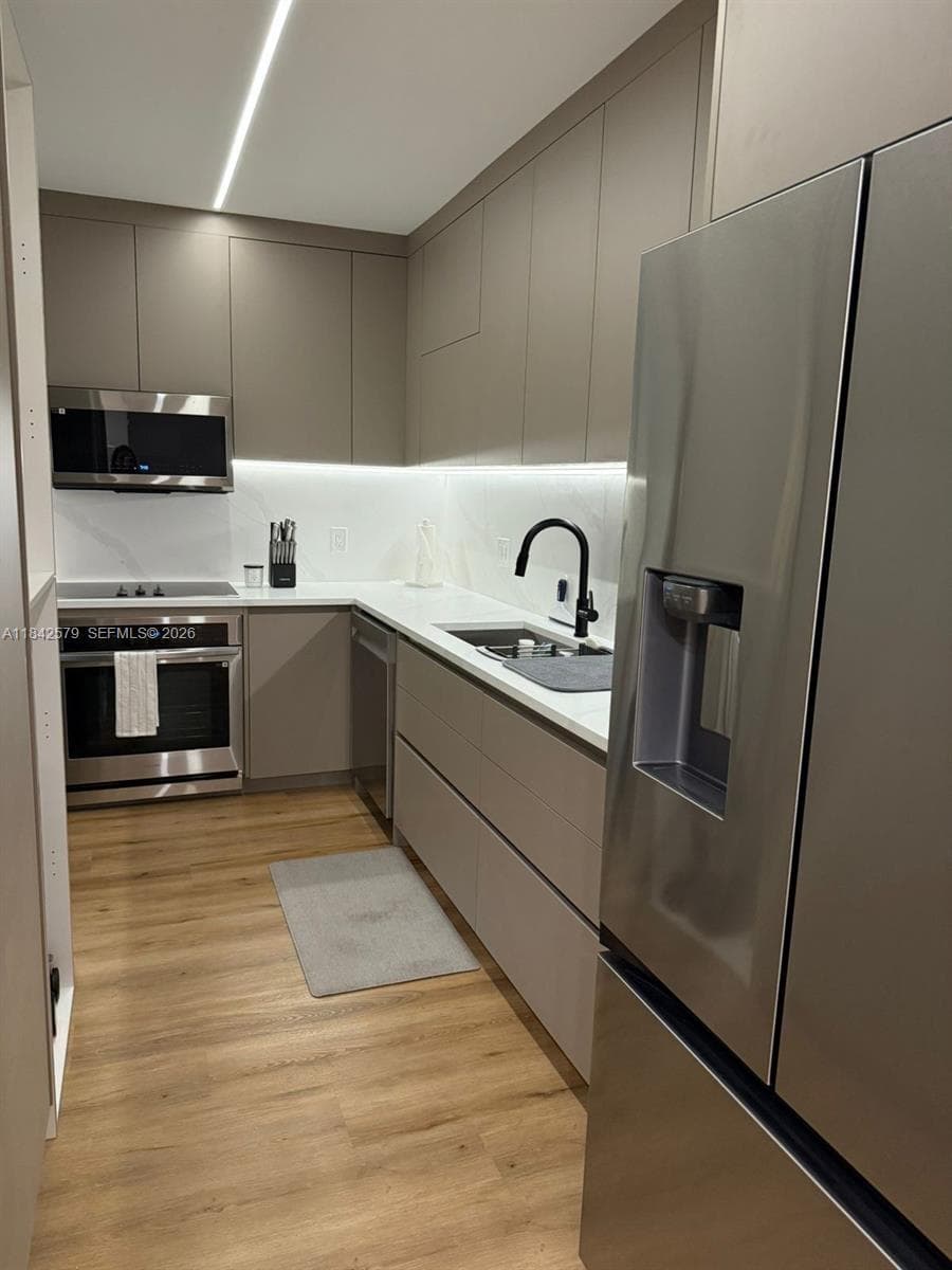 10185 NE Collins Ave # 1220, Bal Harbour FL 33154 — 9