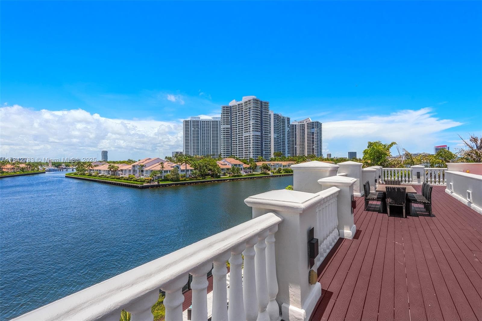 498 N Parkway Pkwy, Golden Beach FL 33160 — 77