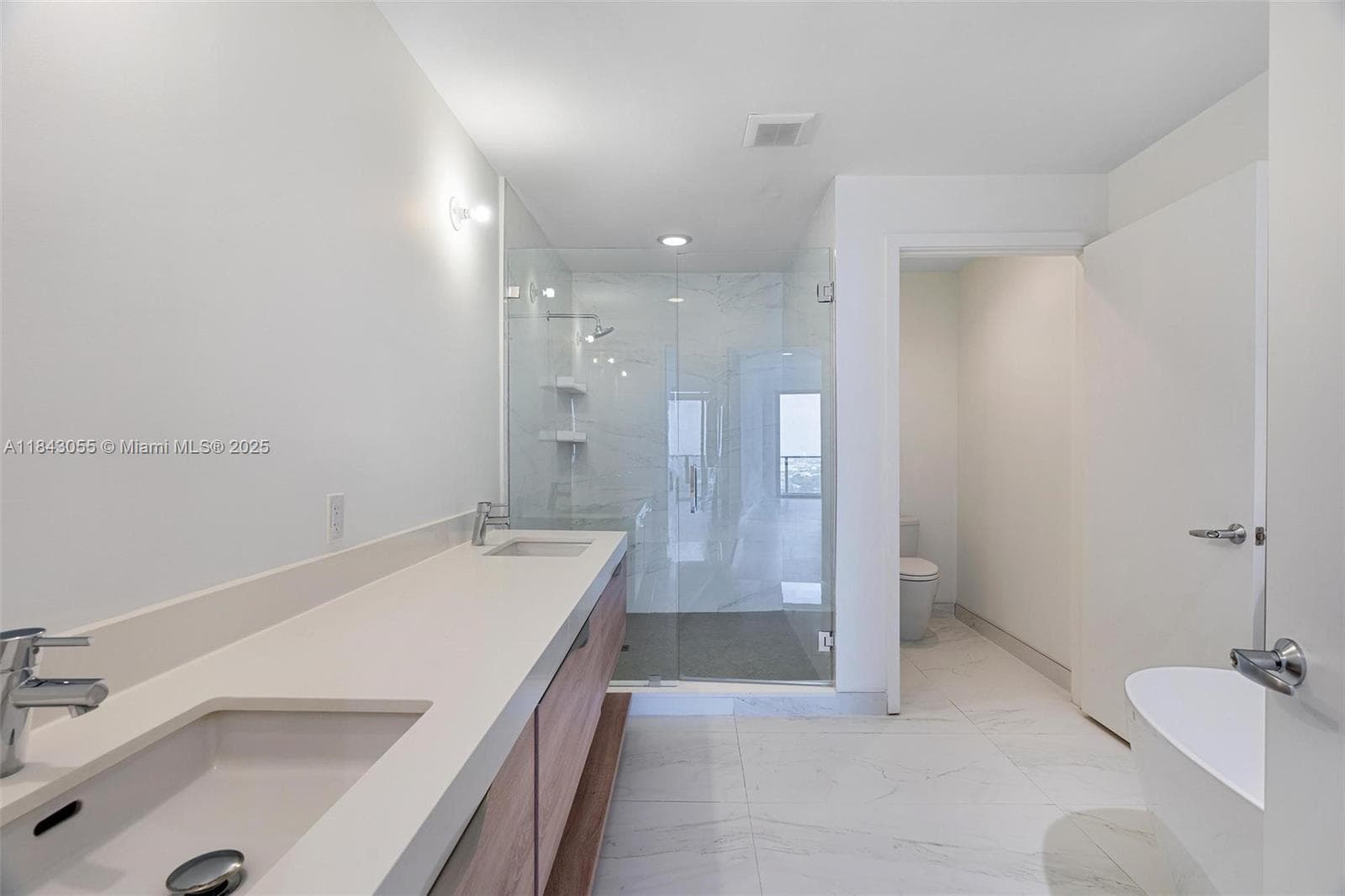 16385 Biscayne Blvd # 4, North Miami Beach FL 33160 — 42