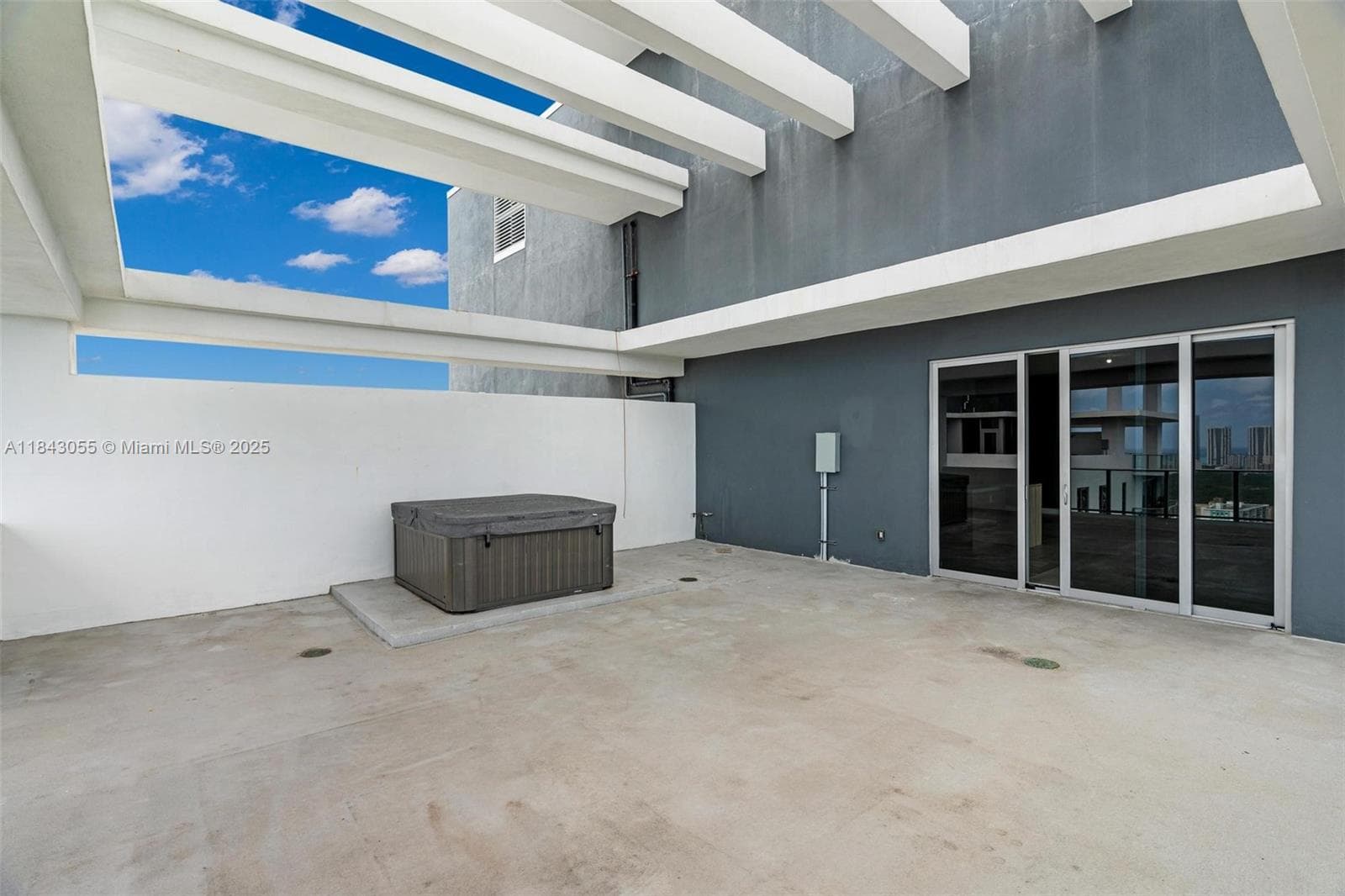 16385 Biscayne Blvd # 4, North Miami Beach FL 33160 — 46
