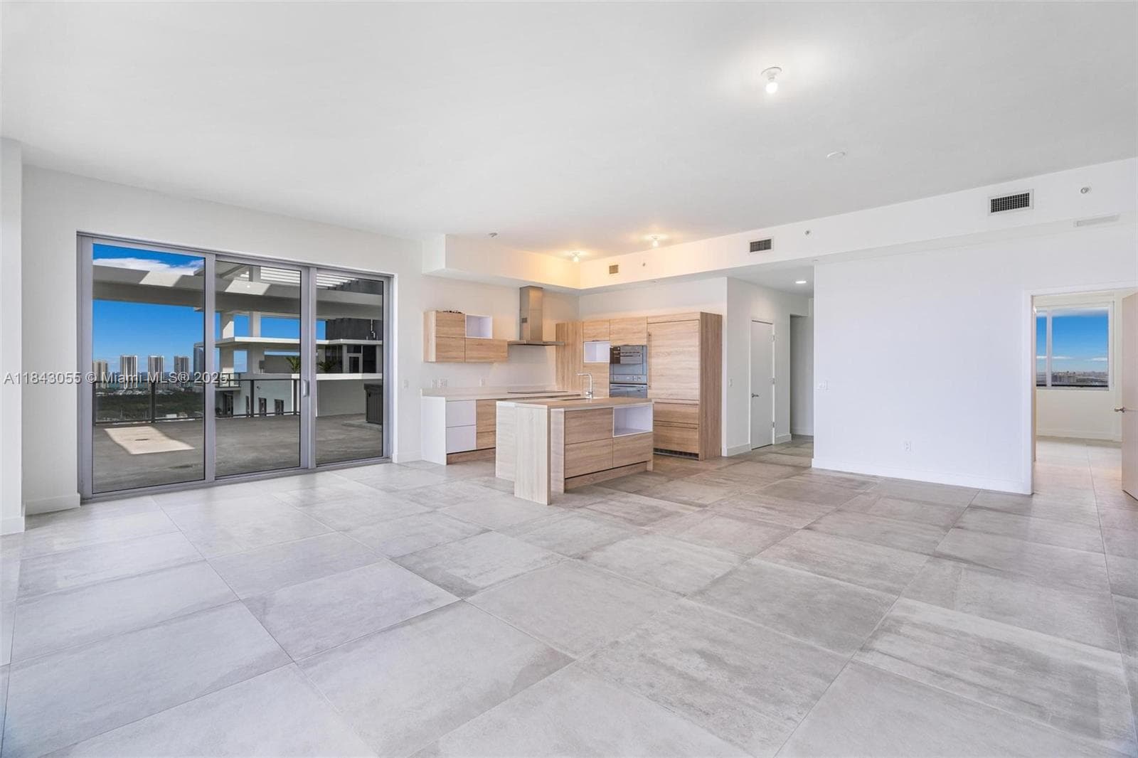 16385 Biscayne Blvd # 4, North Miami Beach FL 33160 — 17