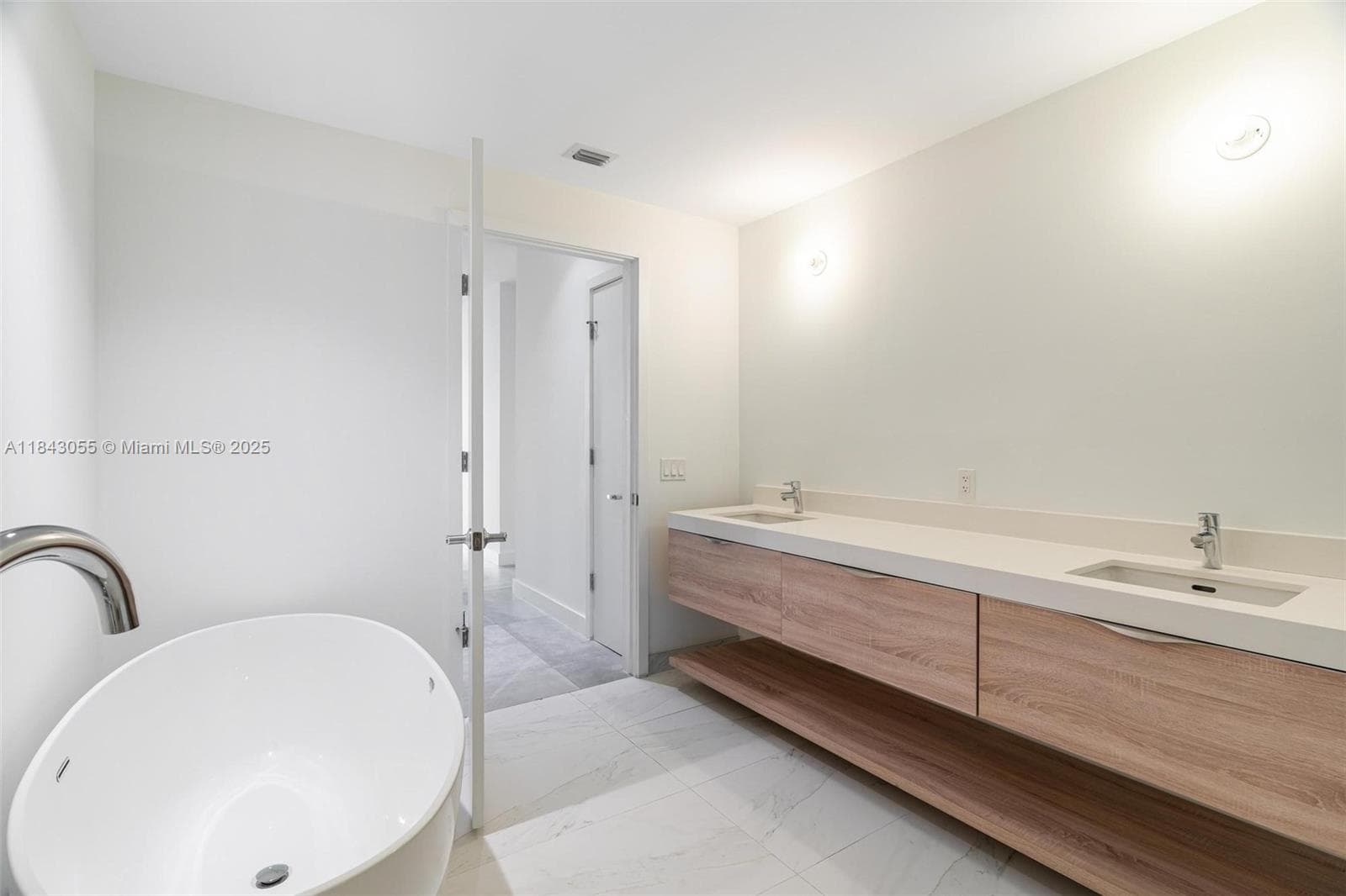16385 Biscayne Blvd # 4, North Miami Beach FL 33160 — 43
