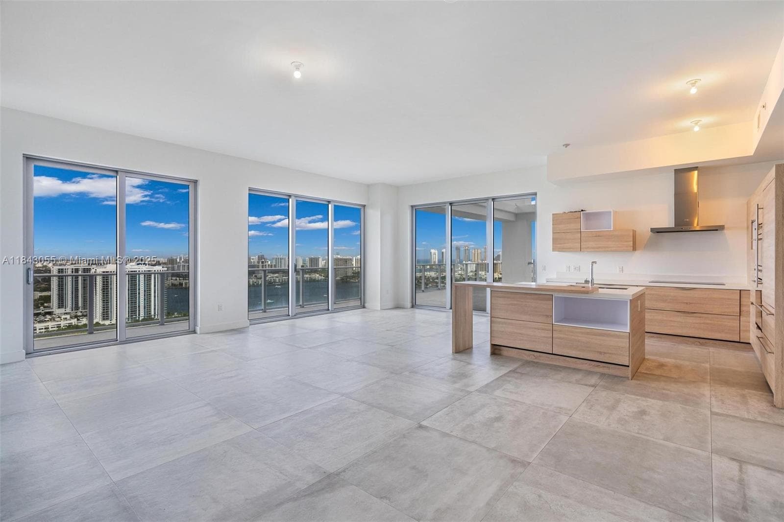 16385 Biscayne Blvd # 4, North Miami Beach FL 33160 — 16