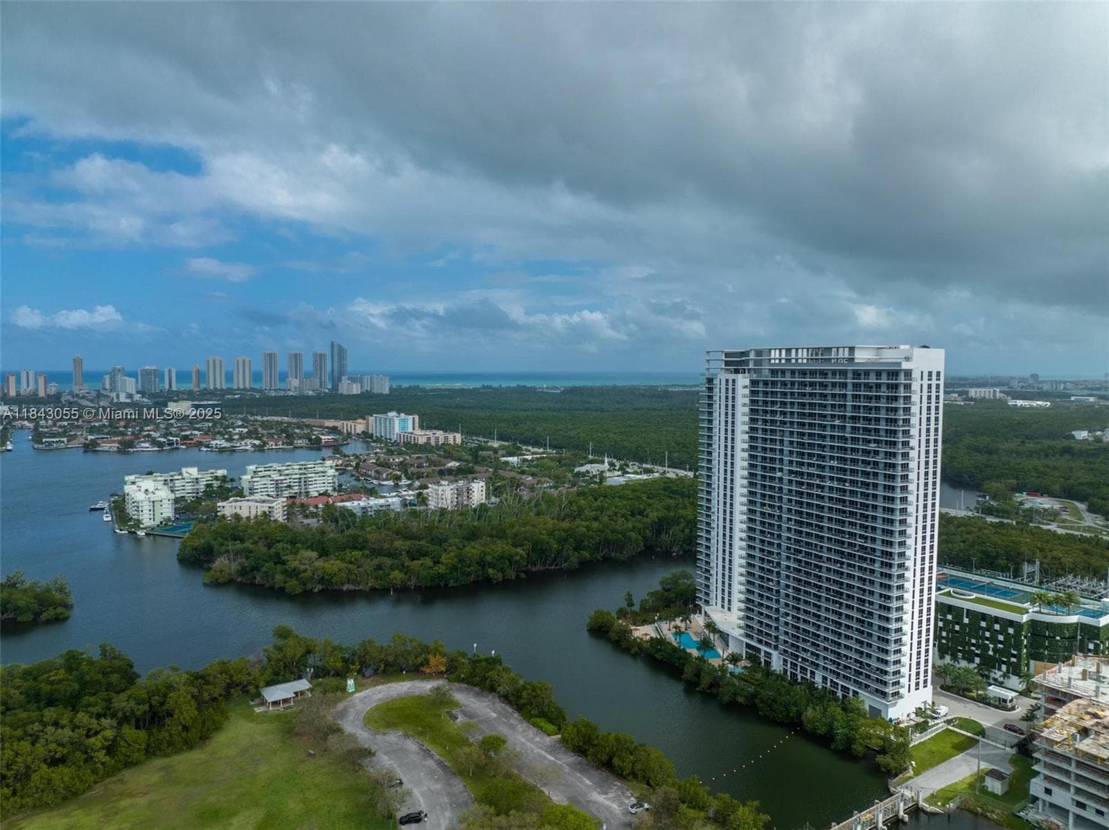 16385 Biscayne Blvd # 4, North Miami Beach FL 33160 — 12