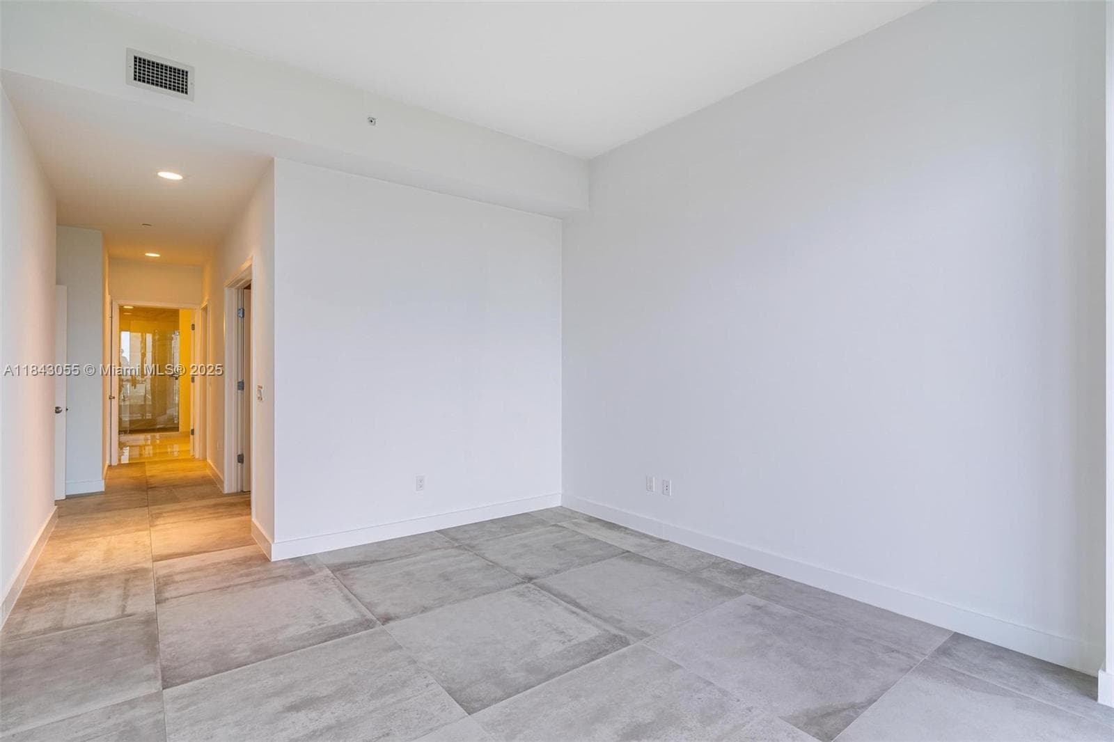 16385 Biscayne Blvd # 4, North Miami Beach FL 33160 — 26