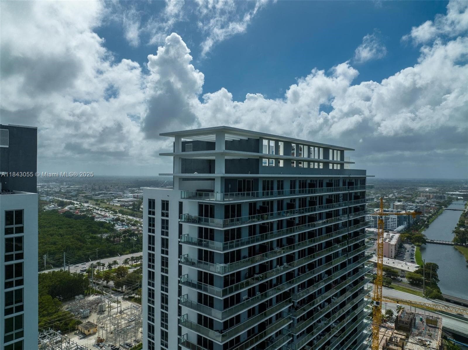 16385 Biscayne Blvd # 4, North Miami Beach FL 33160 — 3