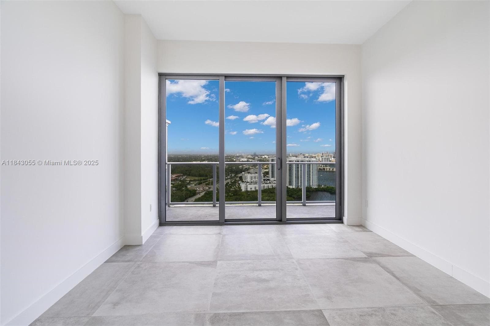 16385 Biscayne Blvd # 4, North Miami Beach FL 33160 — 32