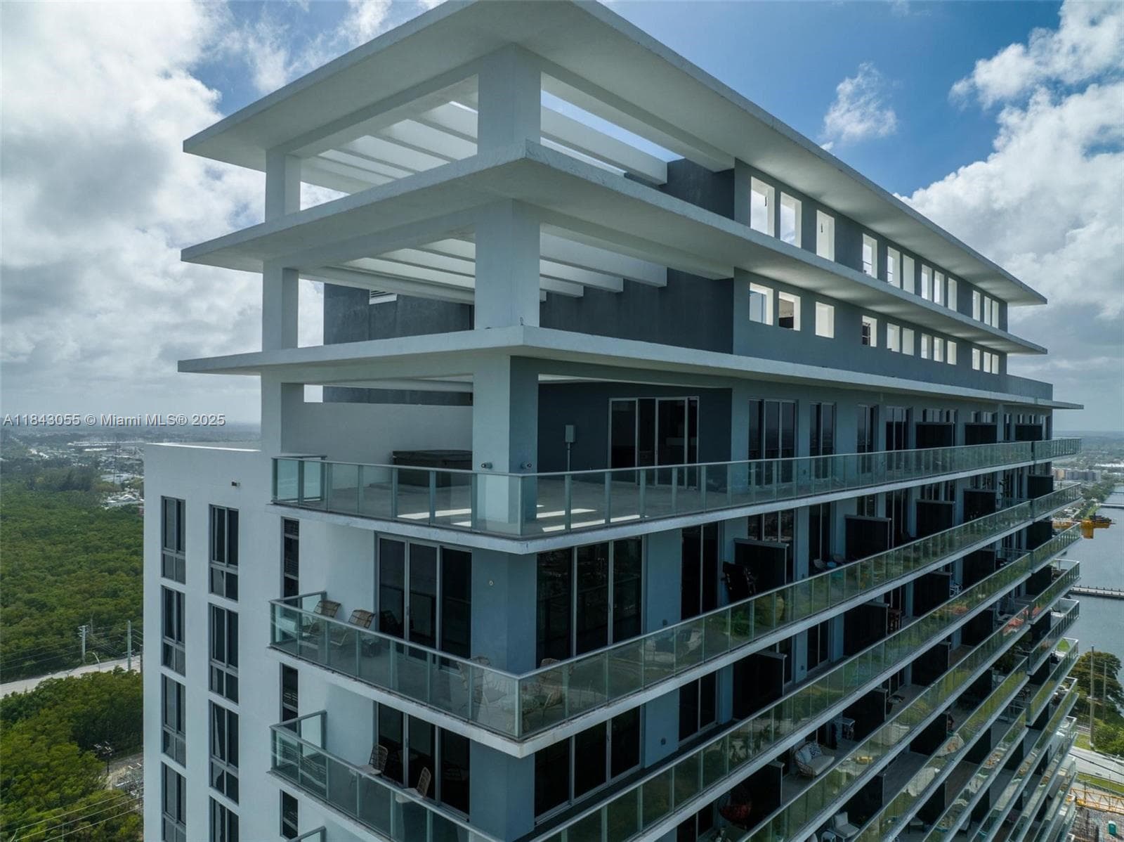 16385 Biscayne Blvd # 4, North Miami Beach FL 33160 — 1