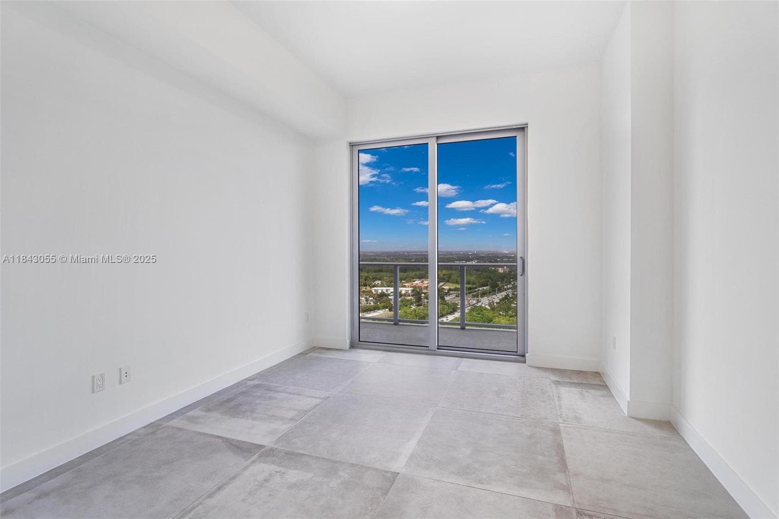 16385 Biscayne Blvd # 4, North Miami Beach FL 33160 — 28