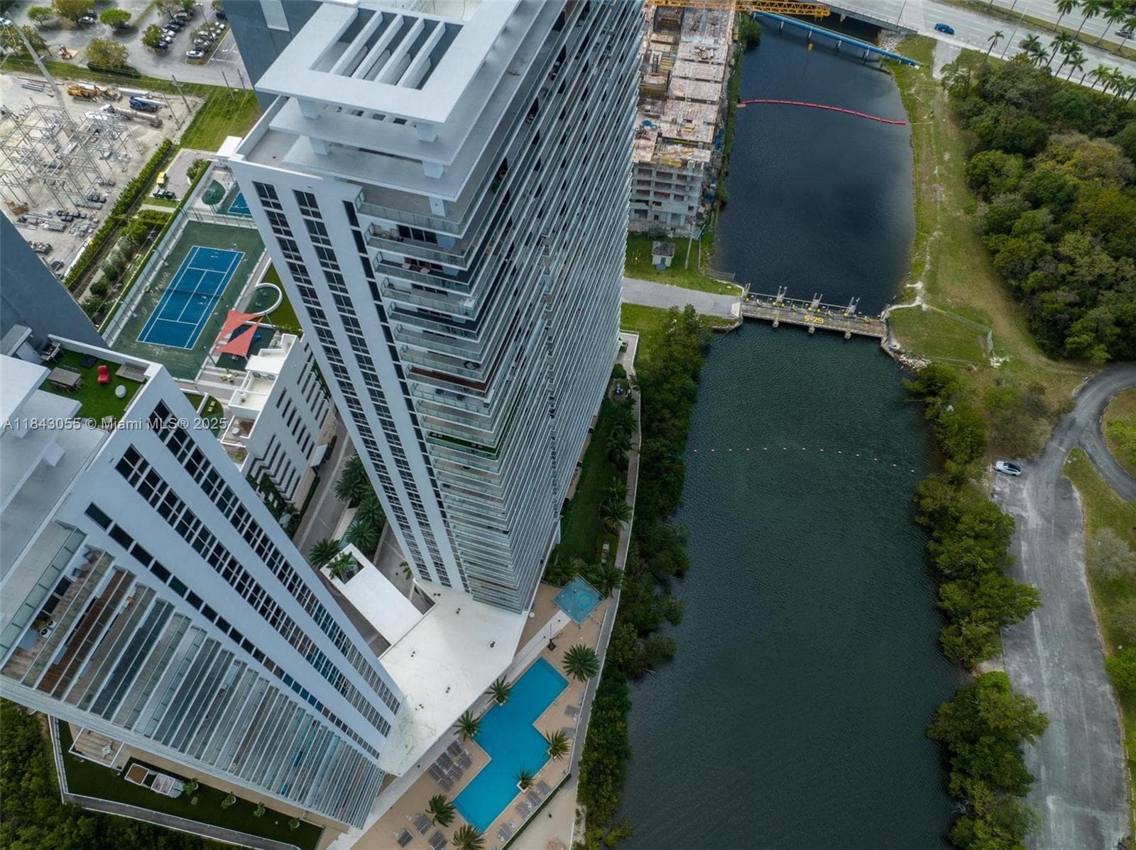 16385 Biscayne Blvd # 4, North Miami Beach FL 33160 — 9