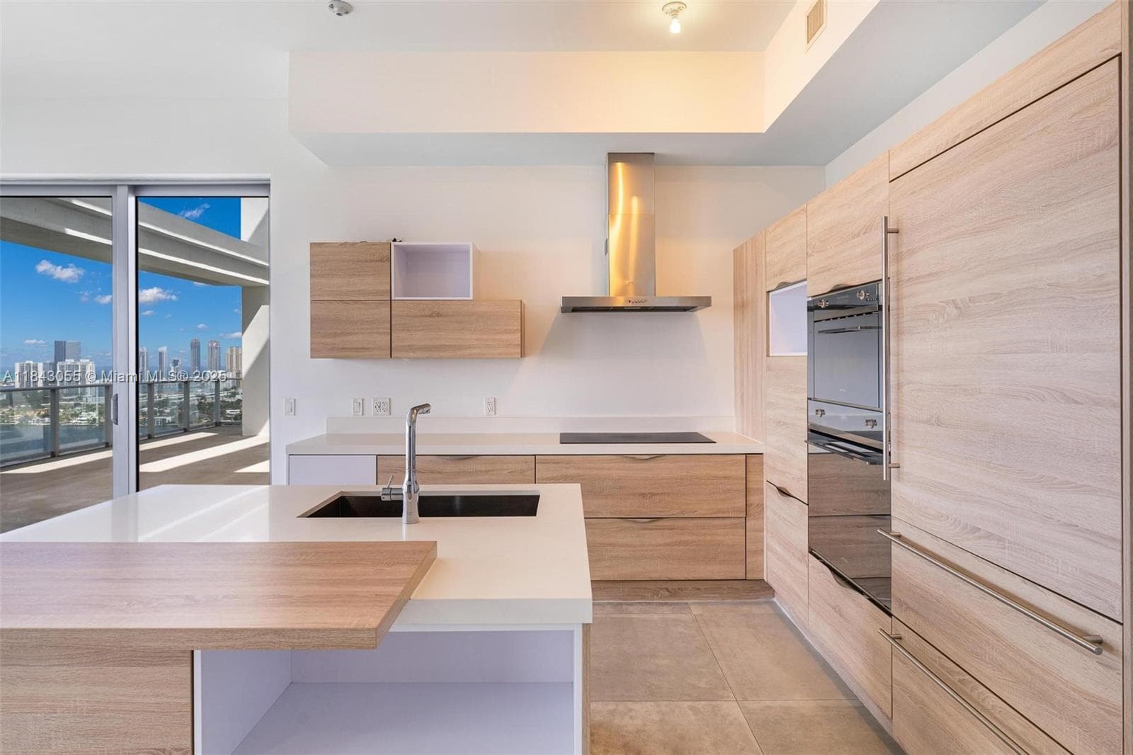 16385 Biscayne Blvd # 4, North Miami Beach FL 33160 — 24