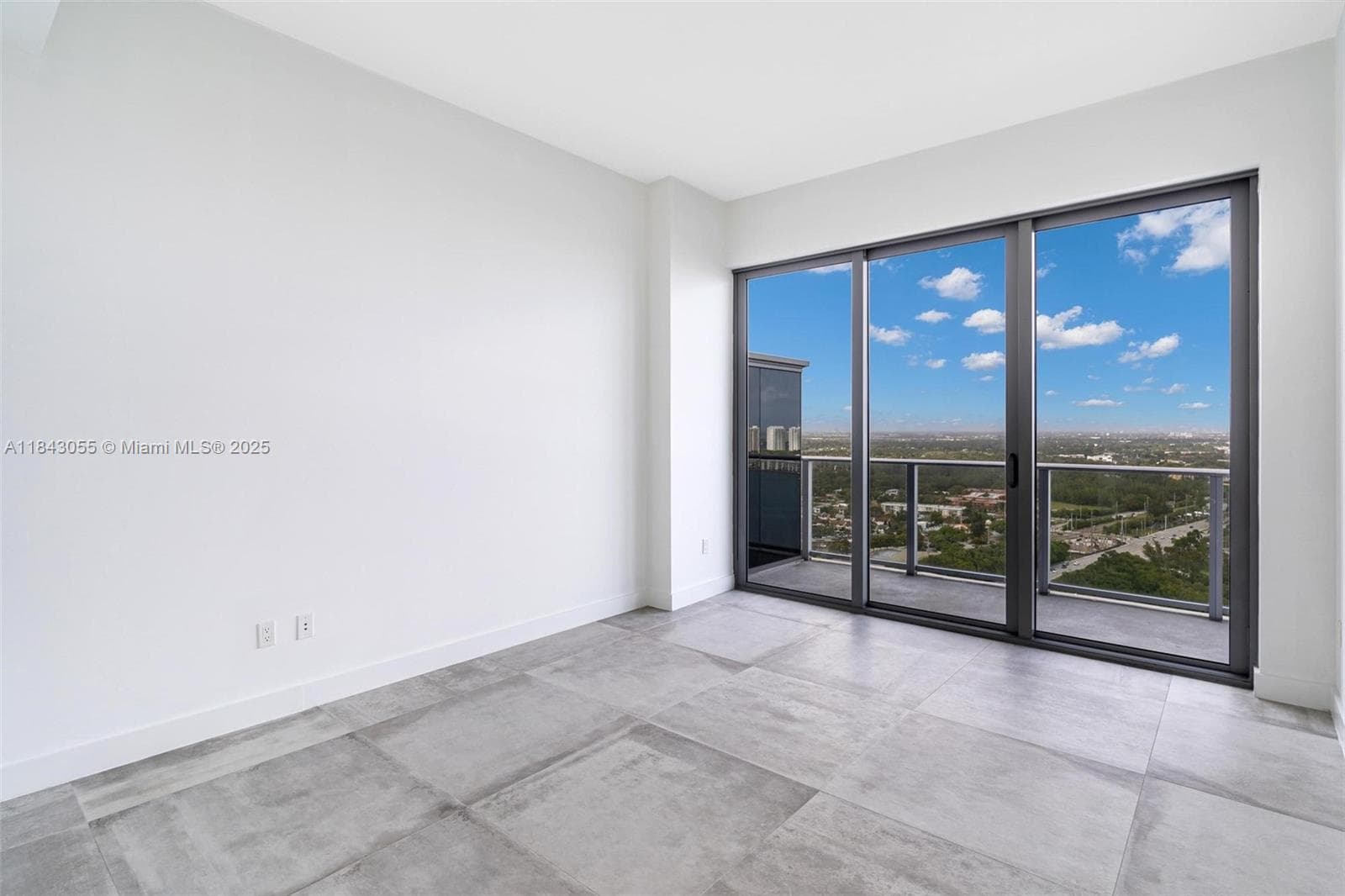 16385 Biscayne Blvd # 4, North Miami Beach FL 33160 — 30