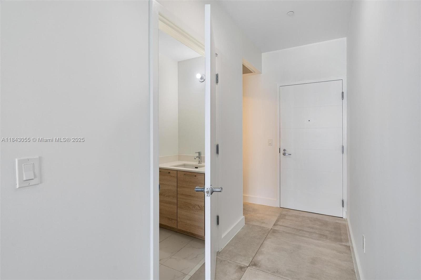 16385 Biscayne Blvd # 4, North Miami Beach FL 33160 — 34