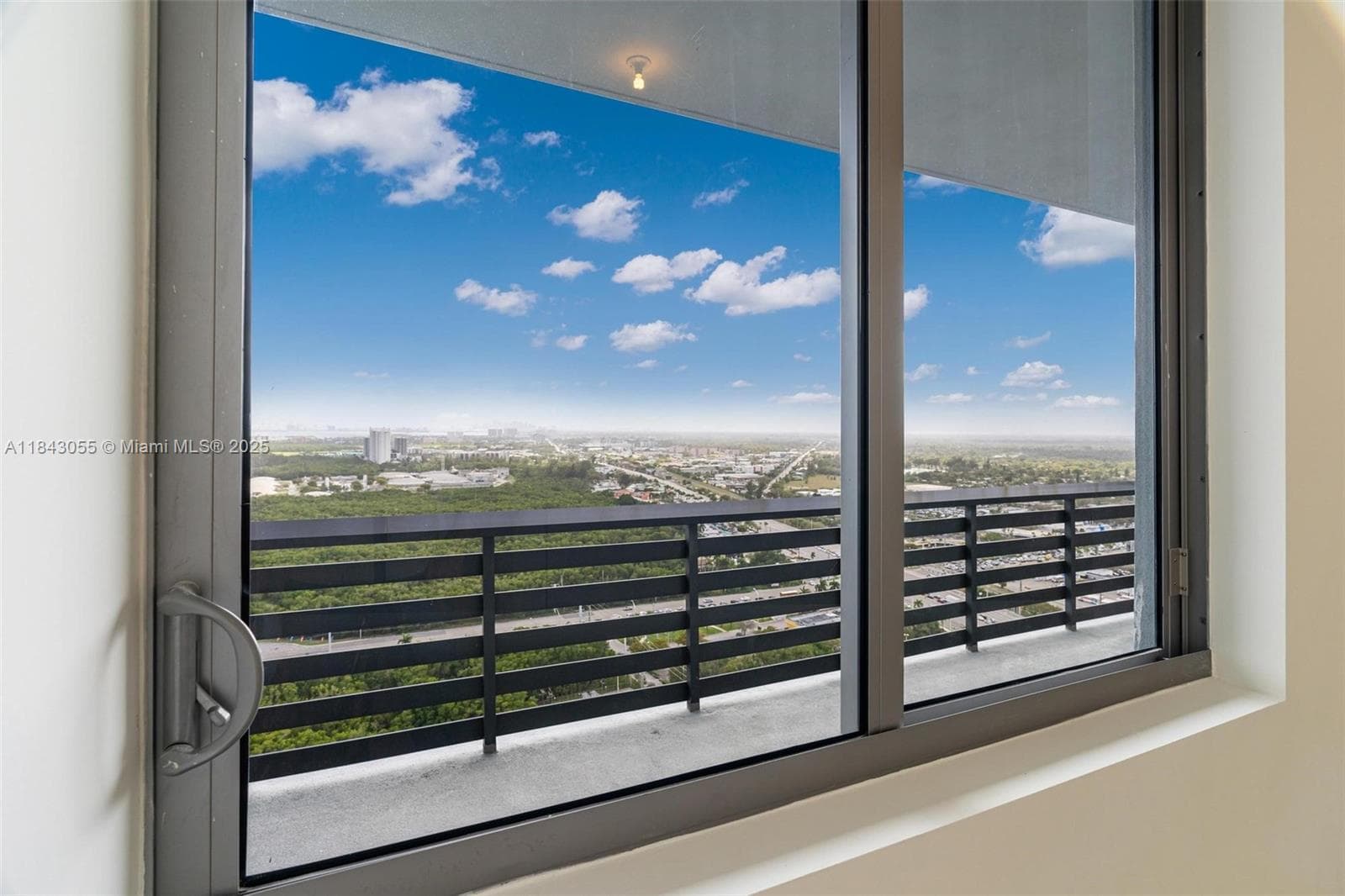 16385 Biscayne Blvd # 4, North Miami Beach FL 33160 — 38