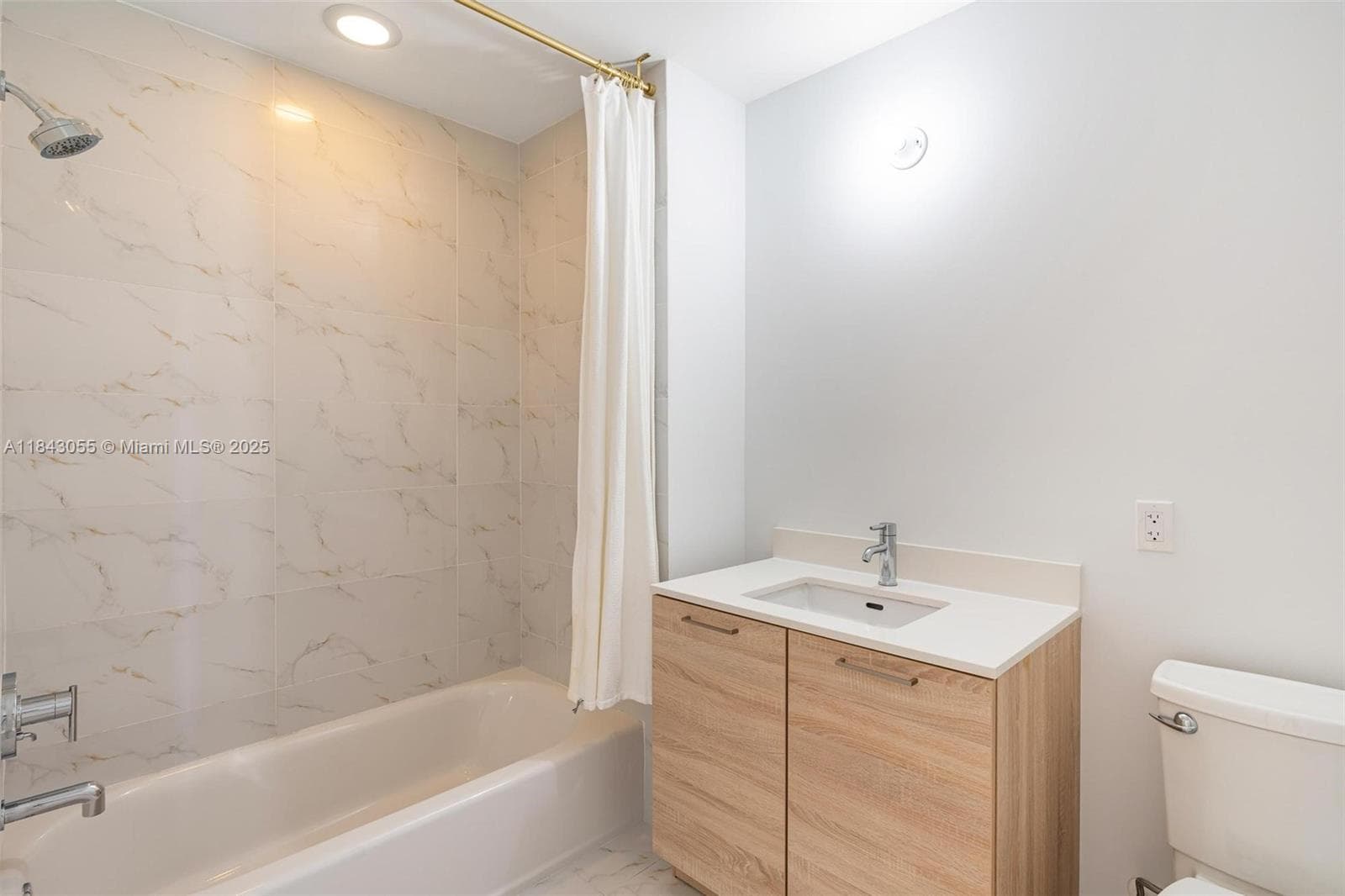 16385 Biscayne Blvd # 4, North Miami Beach FL 33160 — 41