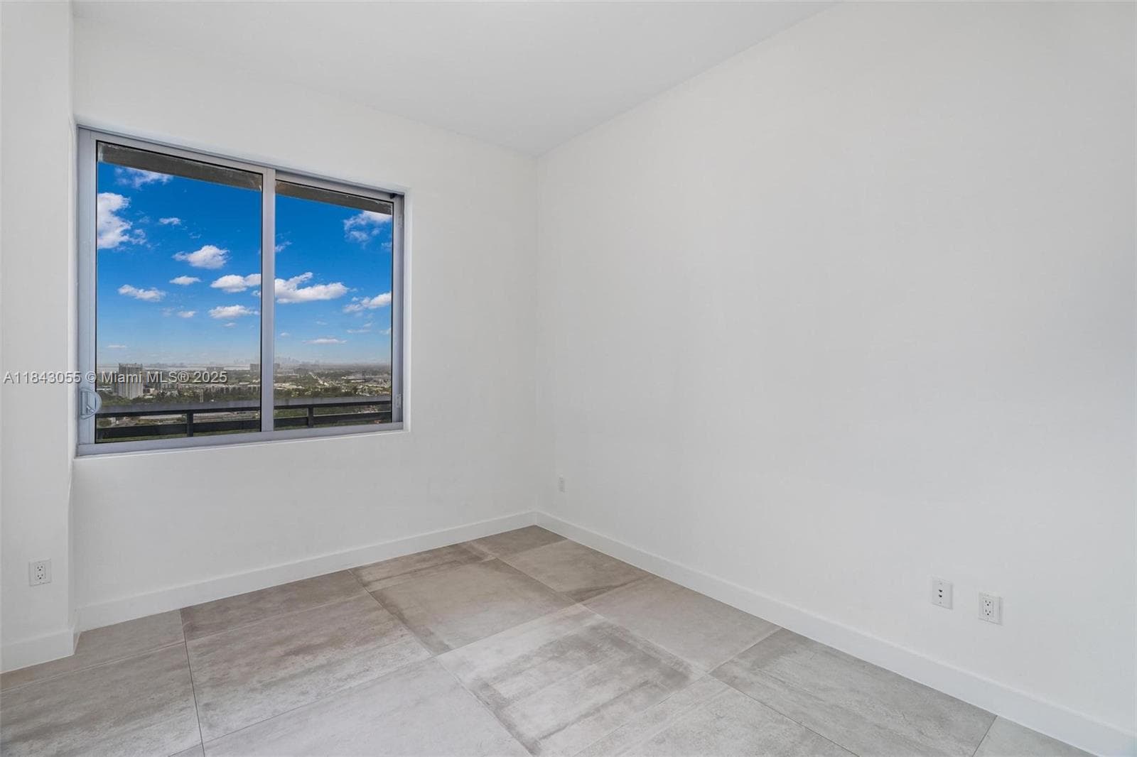 16385 Biscayne Blvd # 4, North Miami Beach FL 33160 — 37
