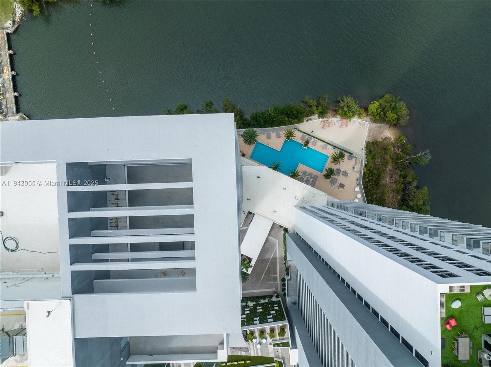 16385 Biscayne Blvd # 4, North Miami Beach FL 33160 — 11