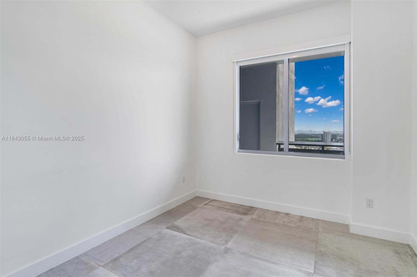 16385 Biscayne Blvd # 4, North Miami Beach FL 33160 — 40