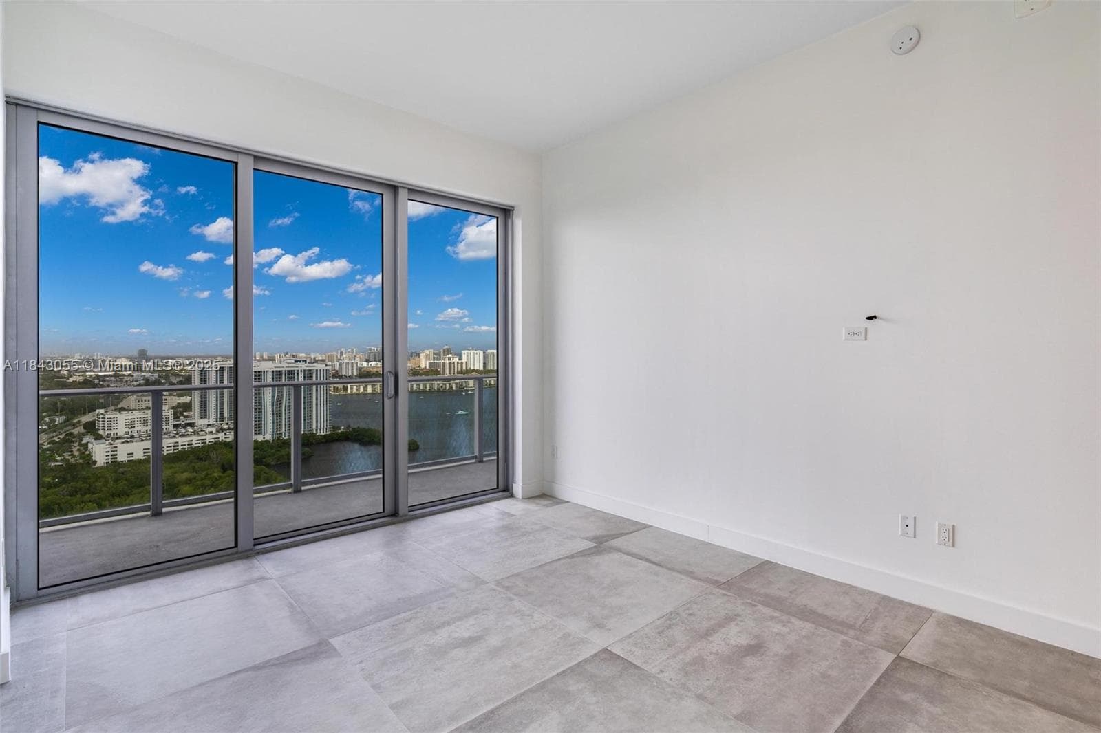 16385 Biscayne Blvd # 4, North Miami Beach FL 33160 — 31