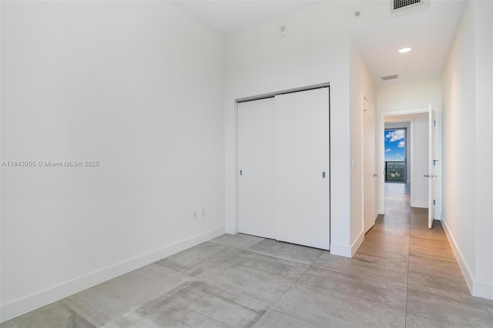 16385 Biscayne Blvd # 4, North Miami Beach FL 33160 — 39
