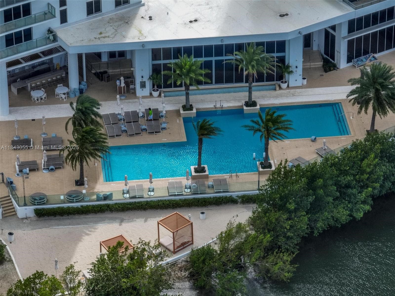 16385 Biscayne Blvd # 4, North Miami Beach FL 33160 — 8