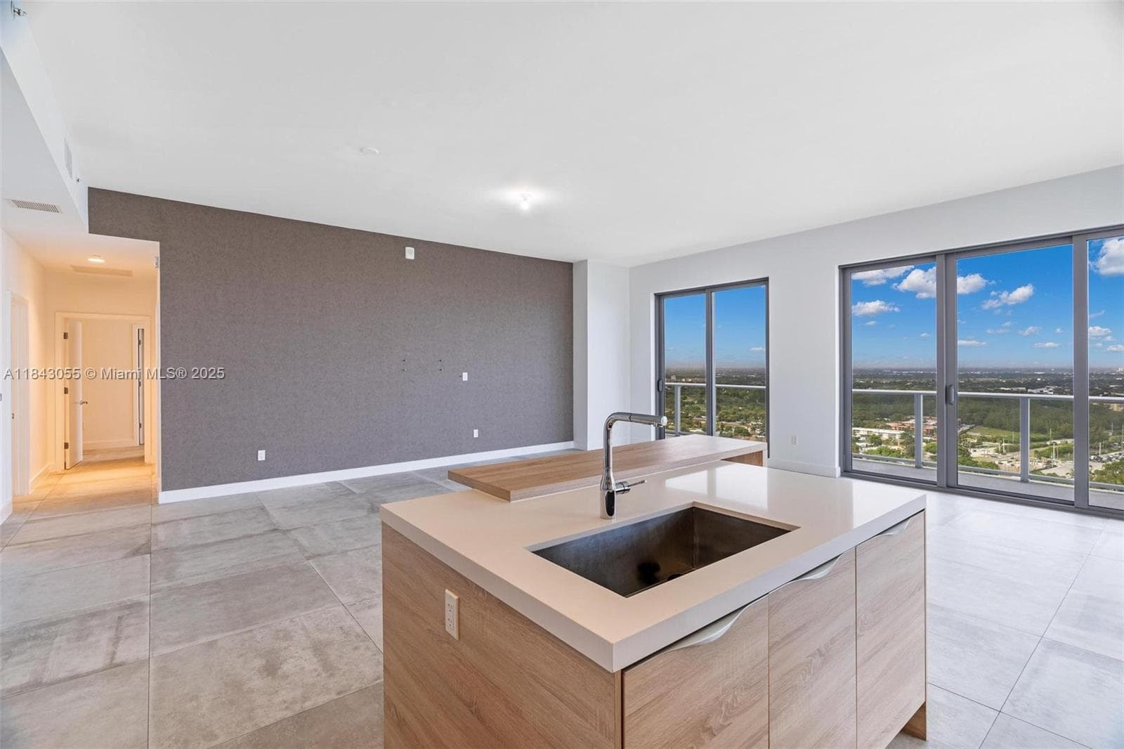 16385 Biscayne Blvd # 4, North Miami Beach FL 33160 — 25