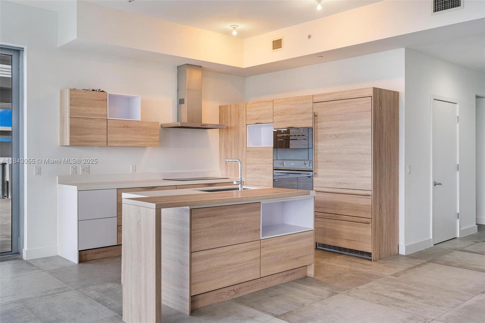 16385 Biscayne Blvd # 4, North Miami Beach FL 33160 — 21