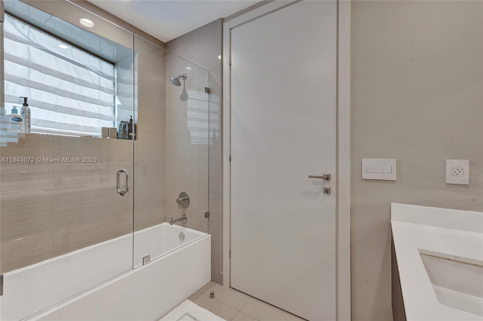 3250 NE 188th St # 402, Aventura FL 33180 — 17