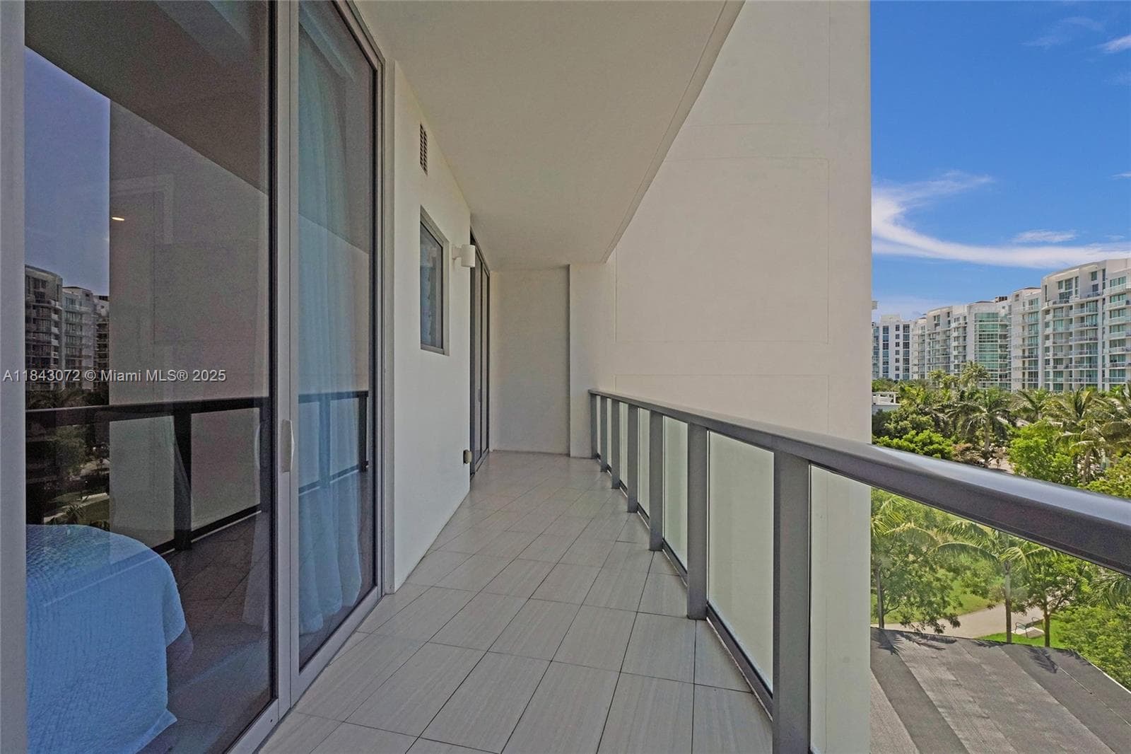 3250 NE 188th St # 402, Aventura FL 33180 — 43
