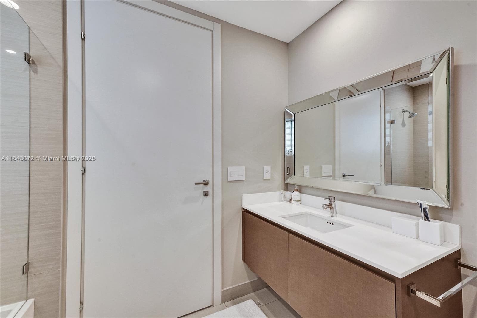 3250 NE 188th St # 402, Aventura FL 33180 — 40