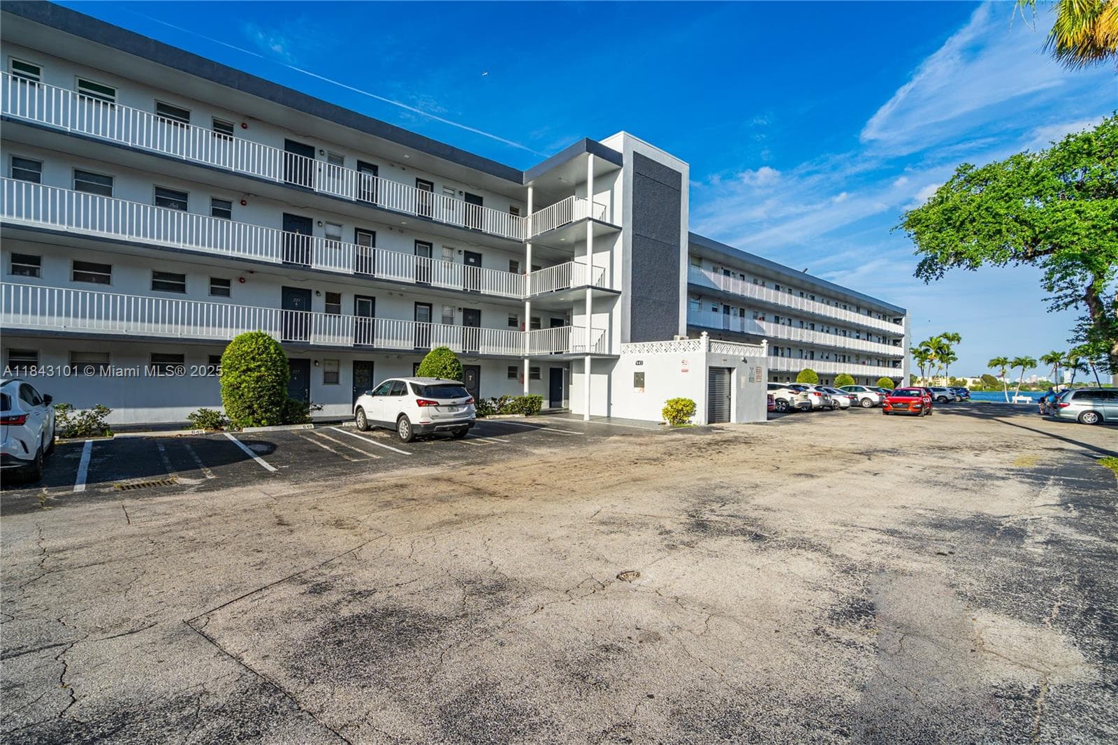 445 NE 195th St # 125, Miami FL 33179 — 17