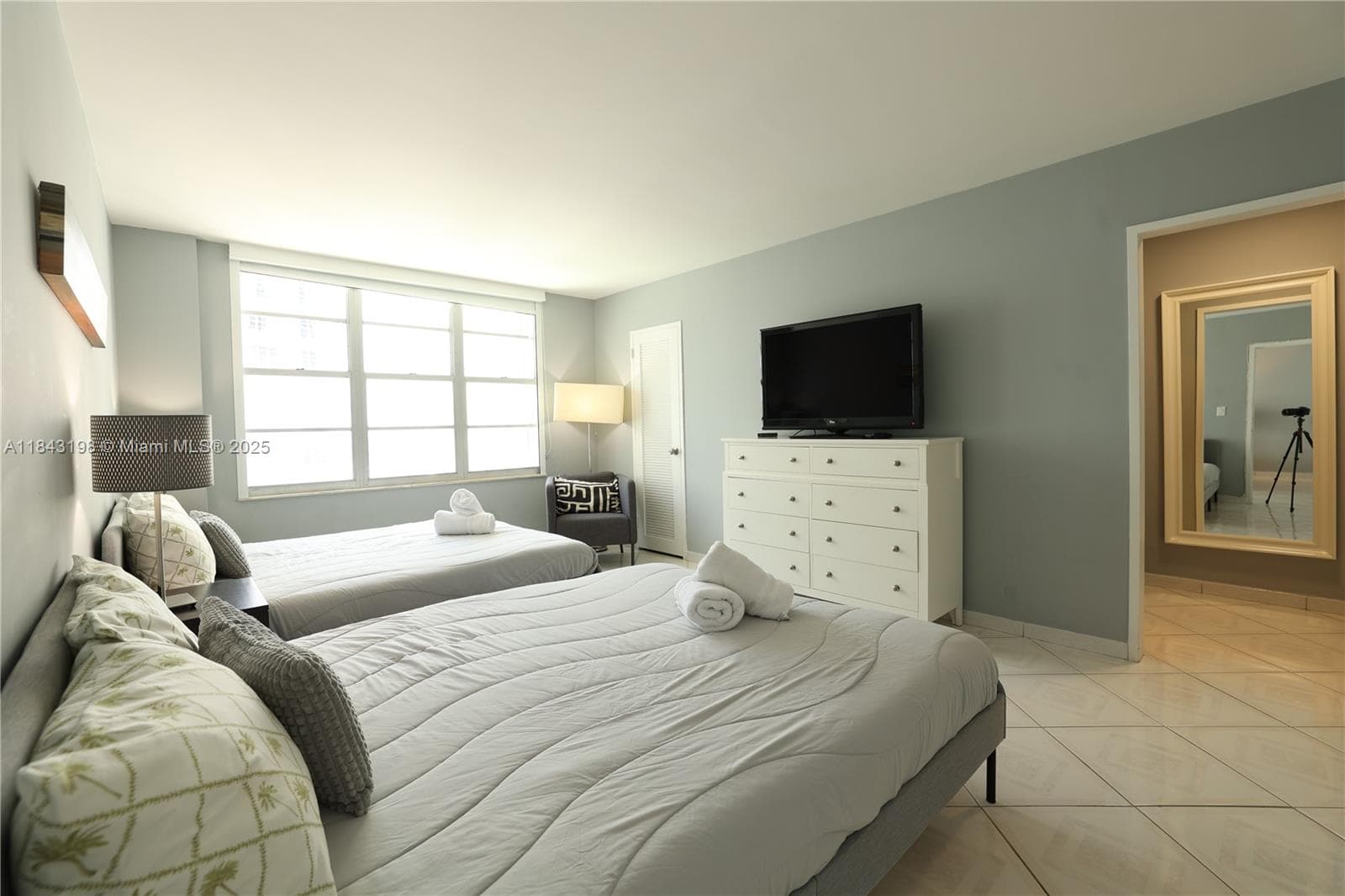 5151 Collins Ave # 927, Miami Beach FL 33140 — 7