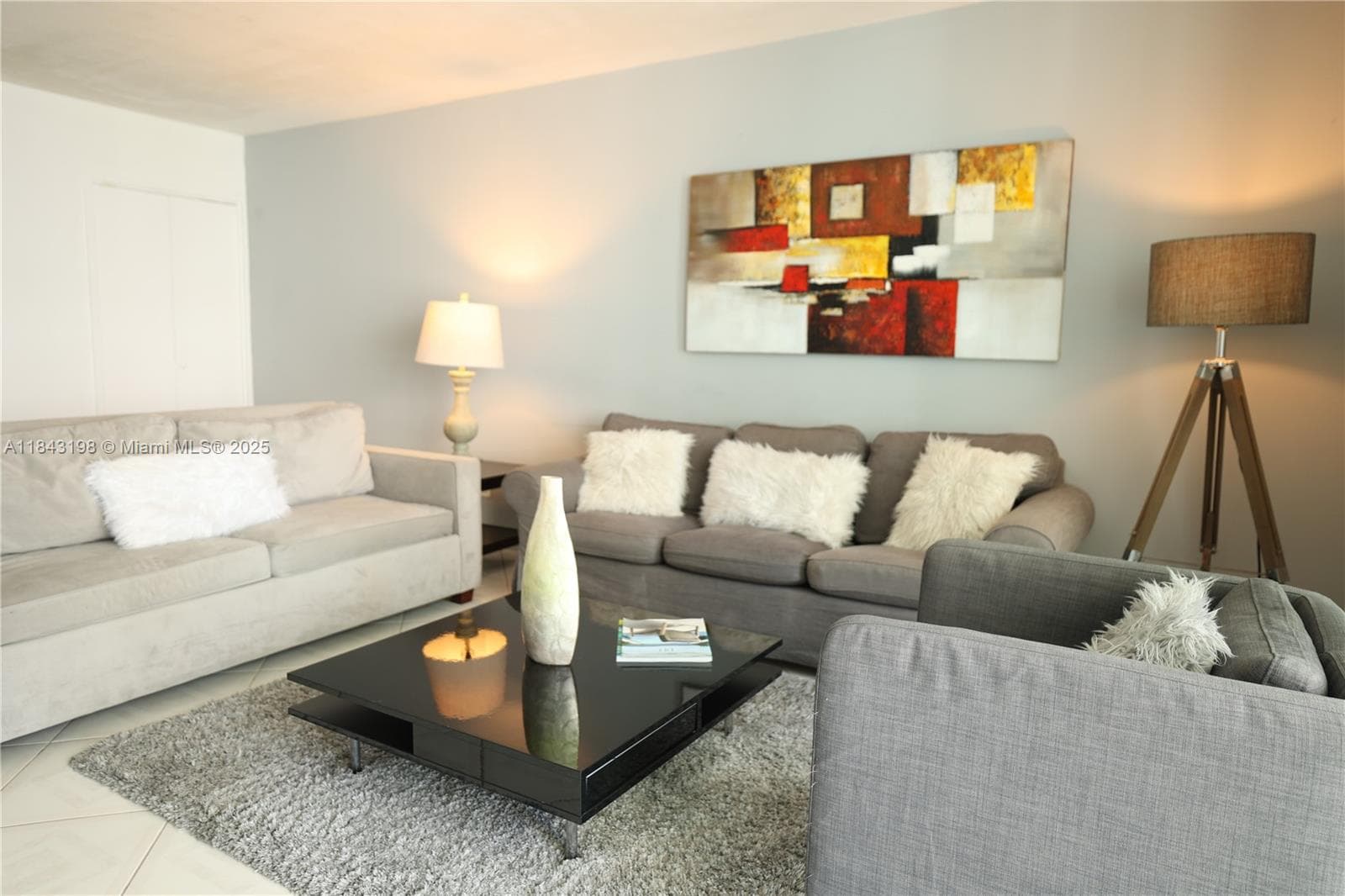 5151 Collins Ave # 927, Miami Beach FL 33140 — 1