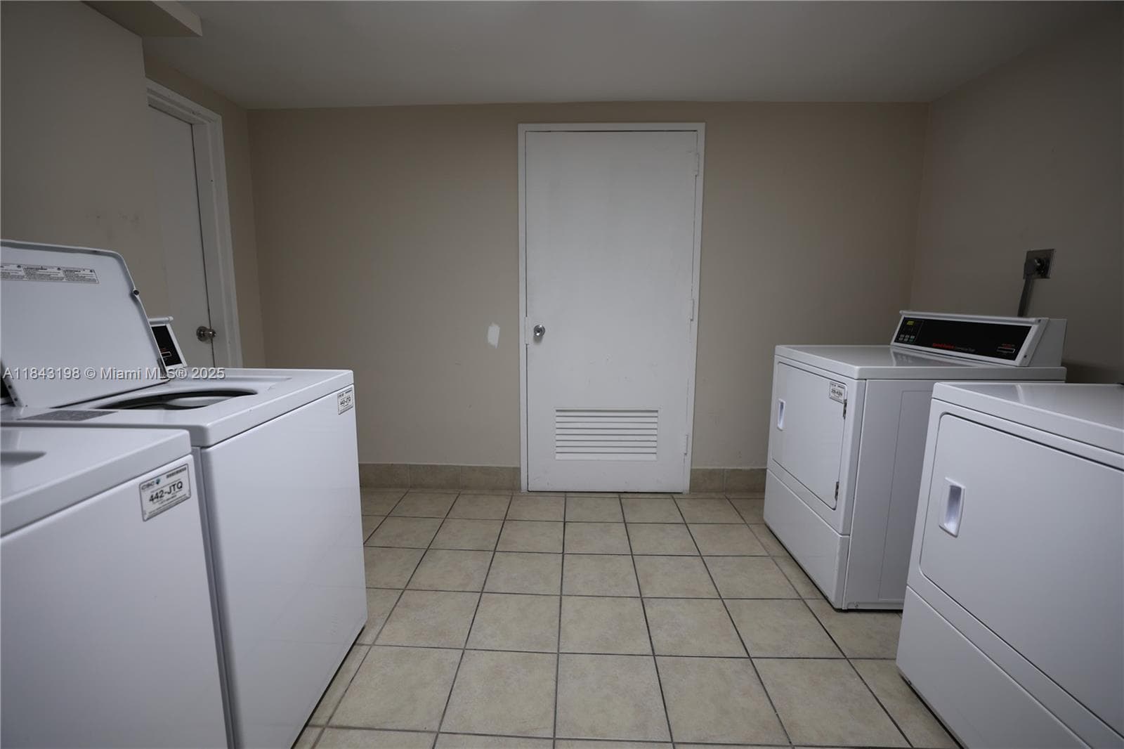 5151 Collins Ave # 927, Miami Beach FL 33140 — 14