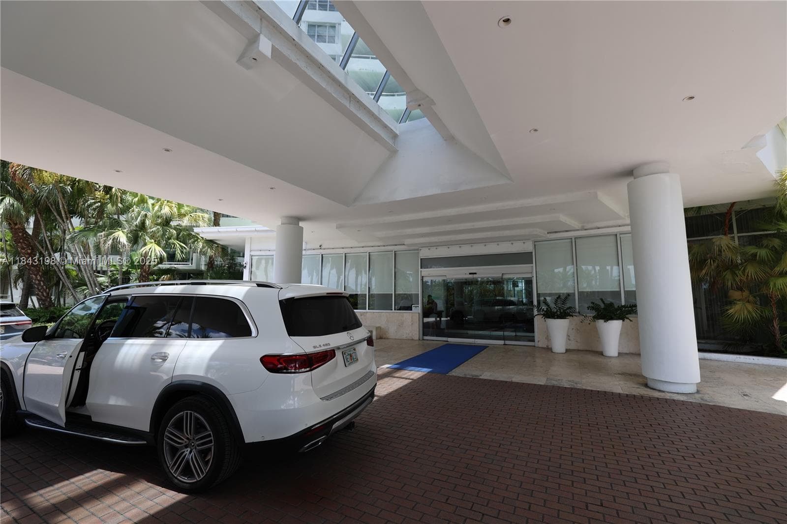 5151 Collins Ave # 927, Miami Beach FL 33140 — 18