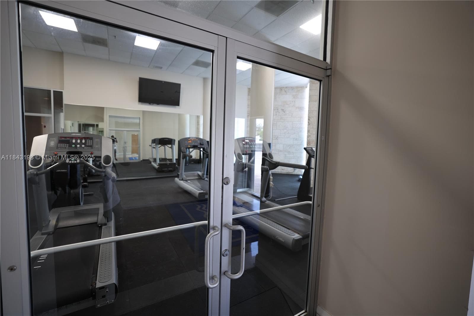 5151 Collins Ave # 927, Miami Beach FL 33140 — 15