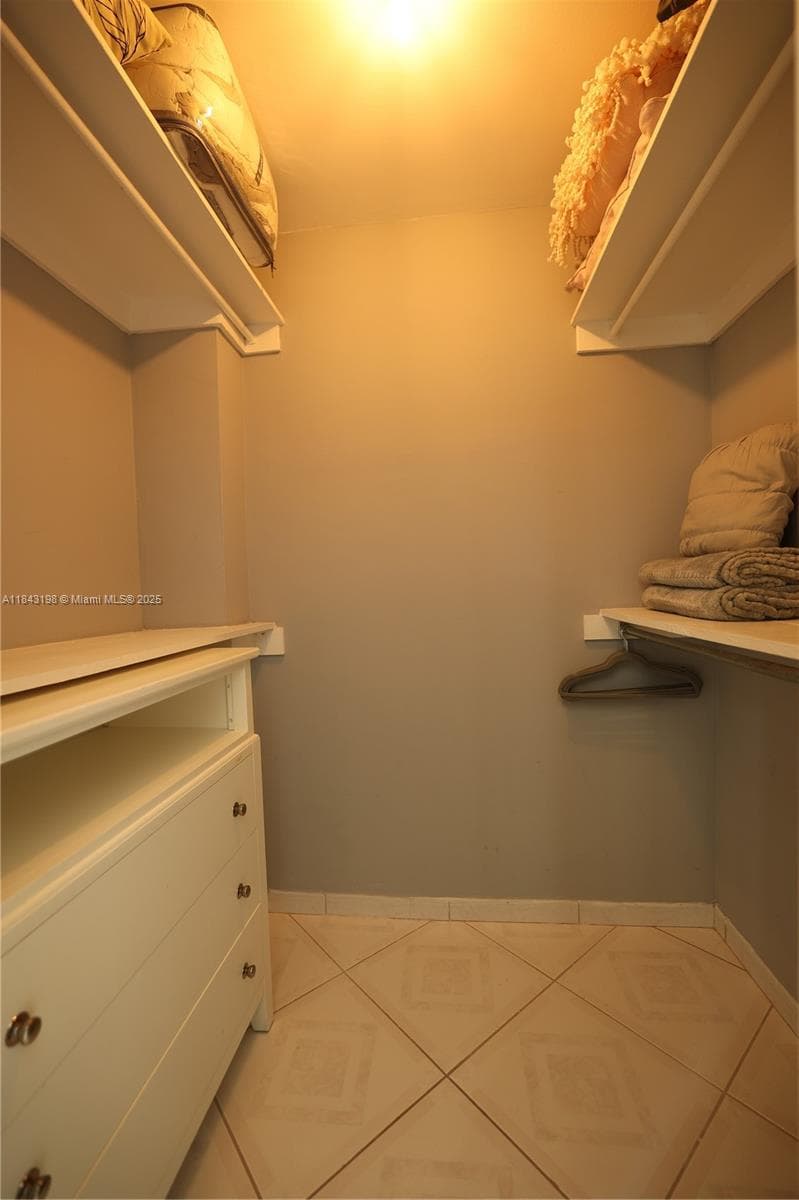 5151 Collins Ave # 927, Miami Beach FL 33140 — 11